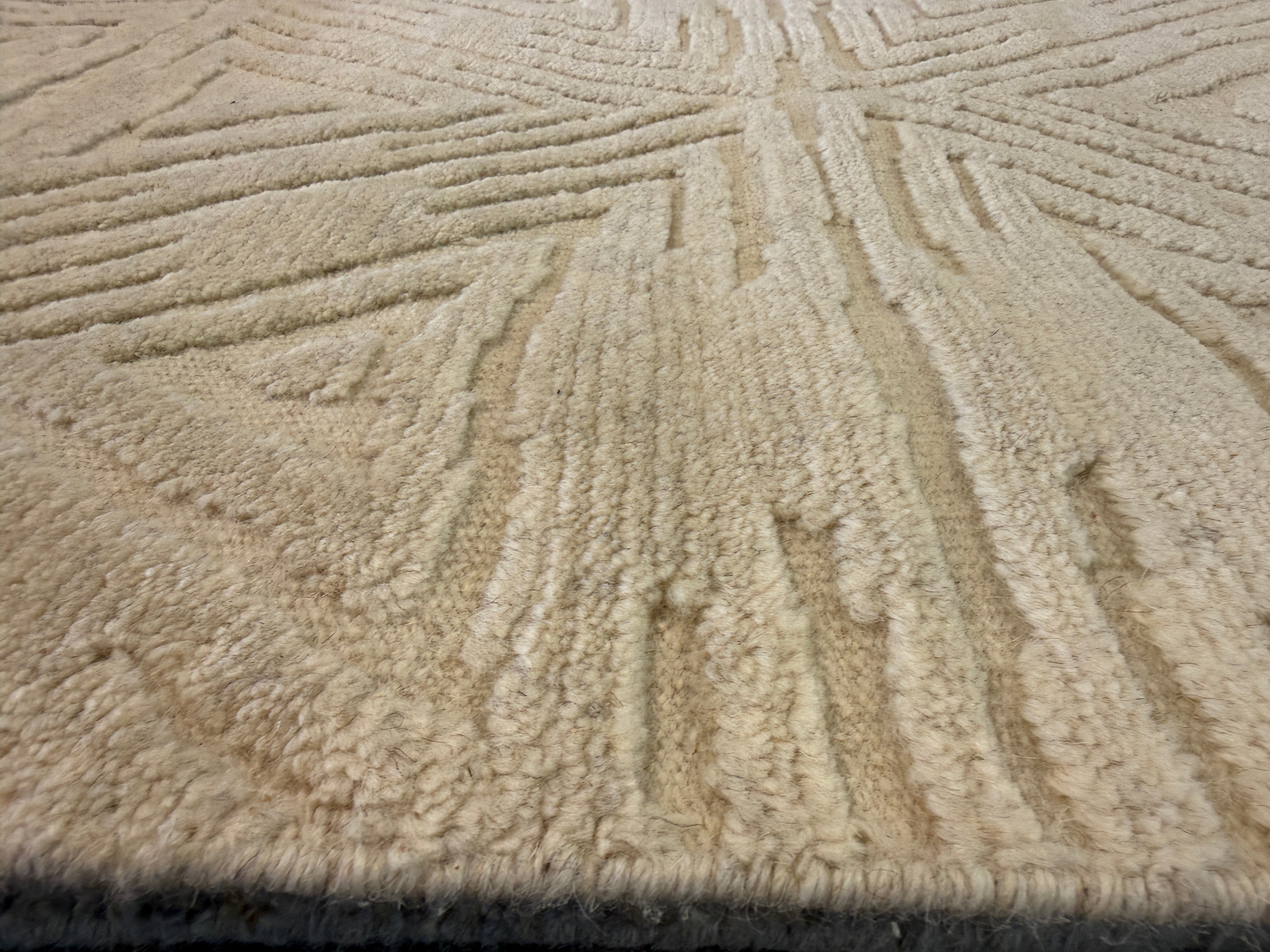 Luciano 8x10 Hand-Knotted Ivory High Low
