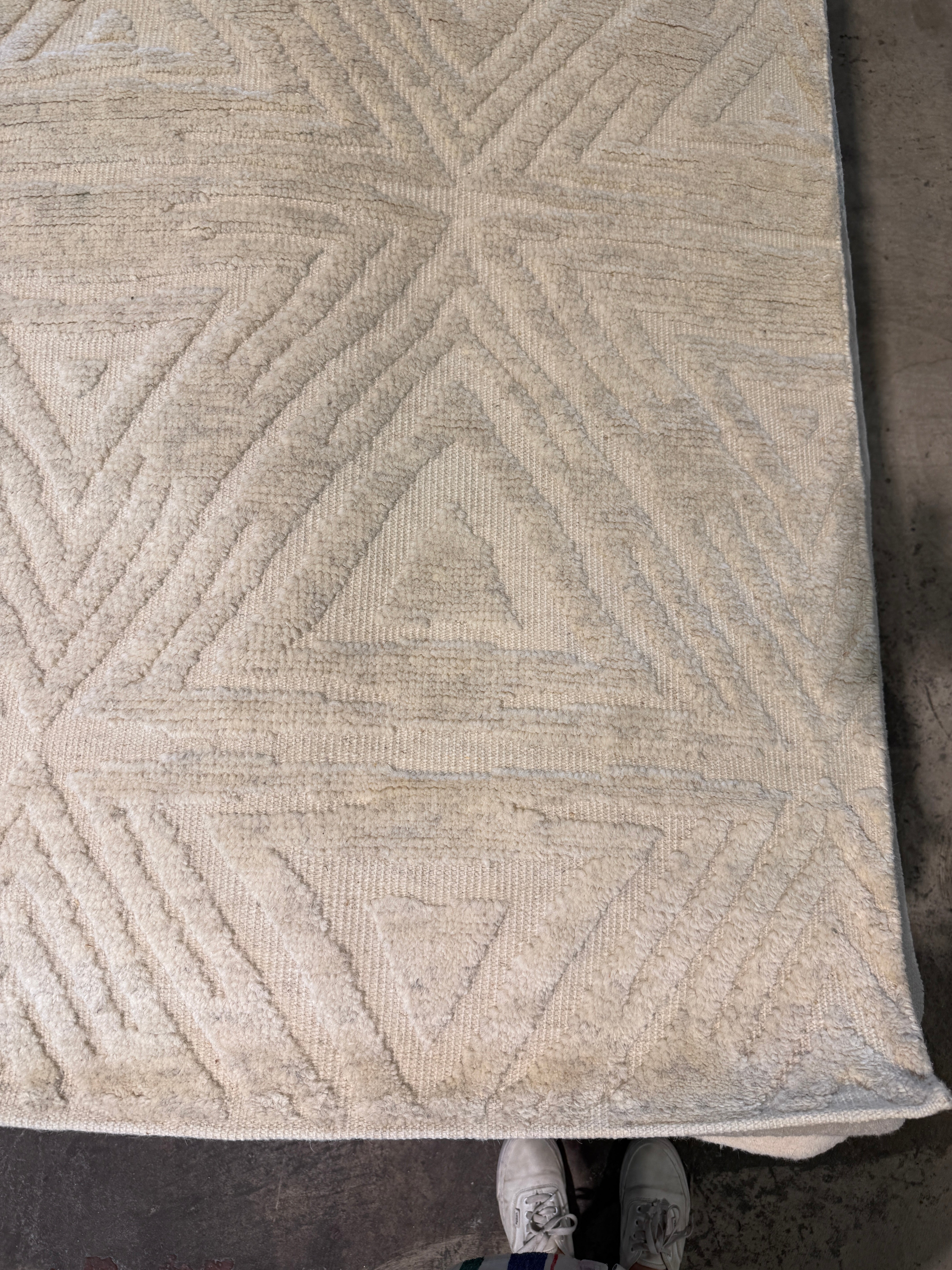Luciano 8x10 Hand-Knotted Ivory High Low