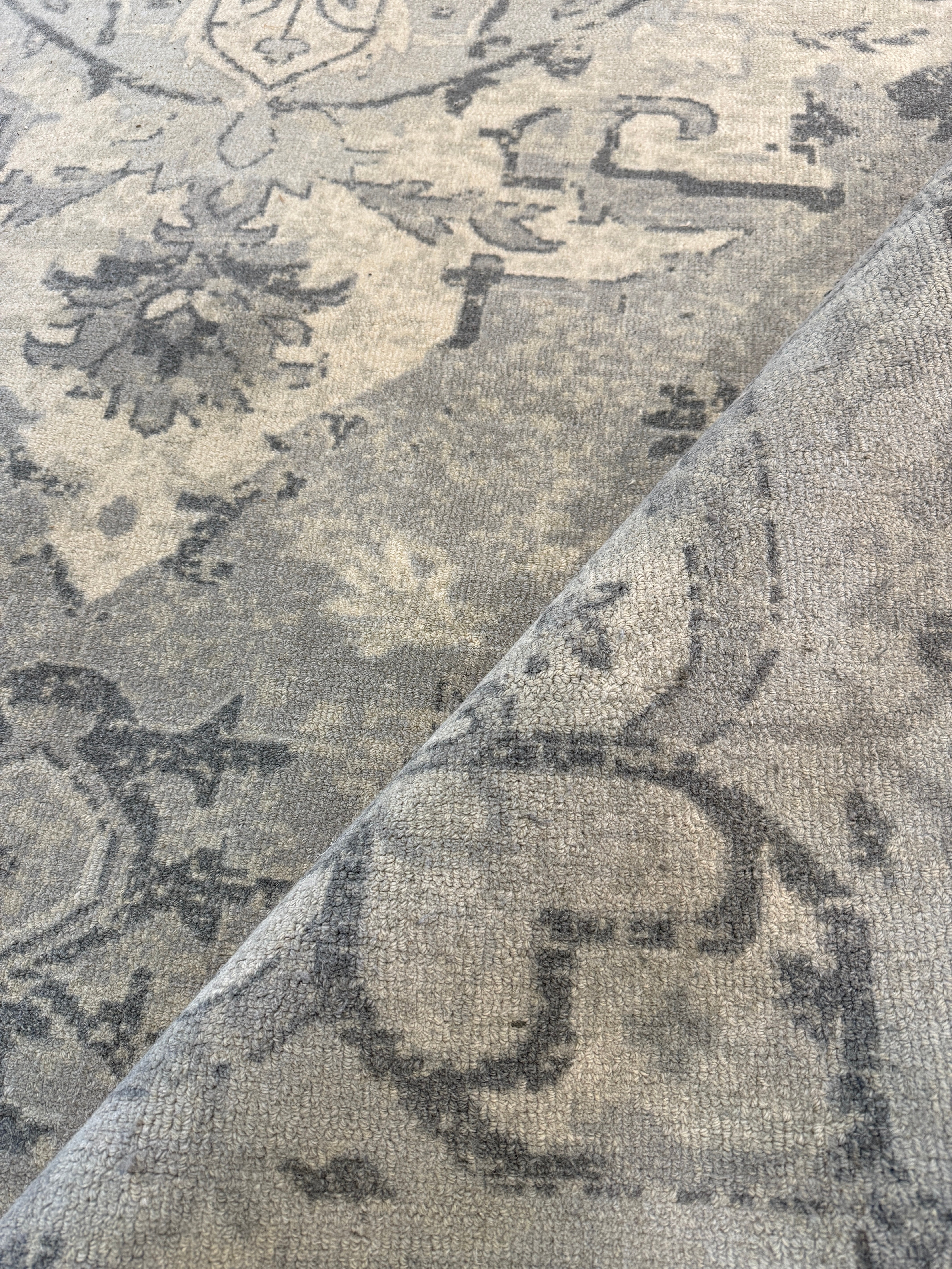 Sarah Bernhardt 9x12 Silver and Grey Hand-Tufted Kashan Rug