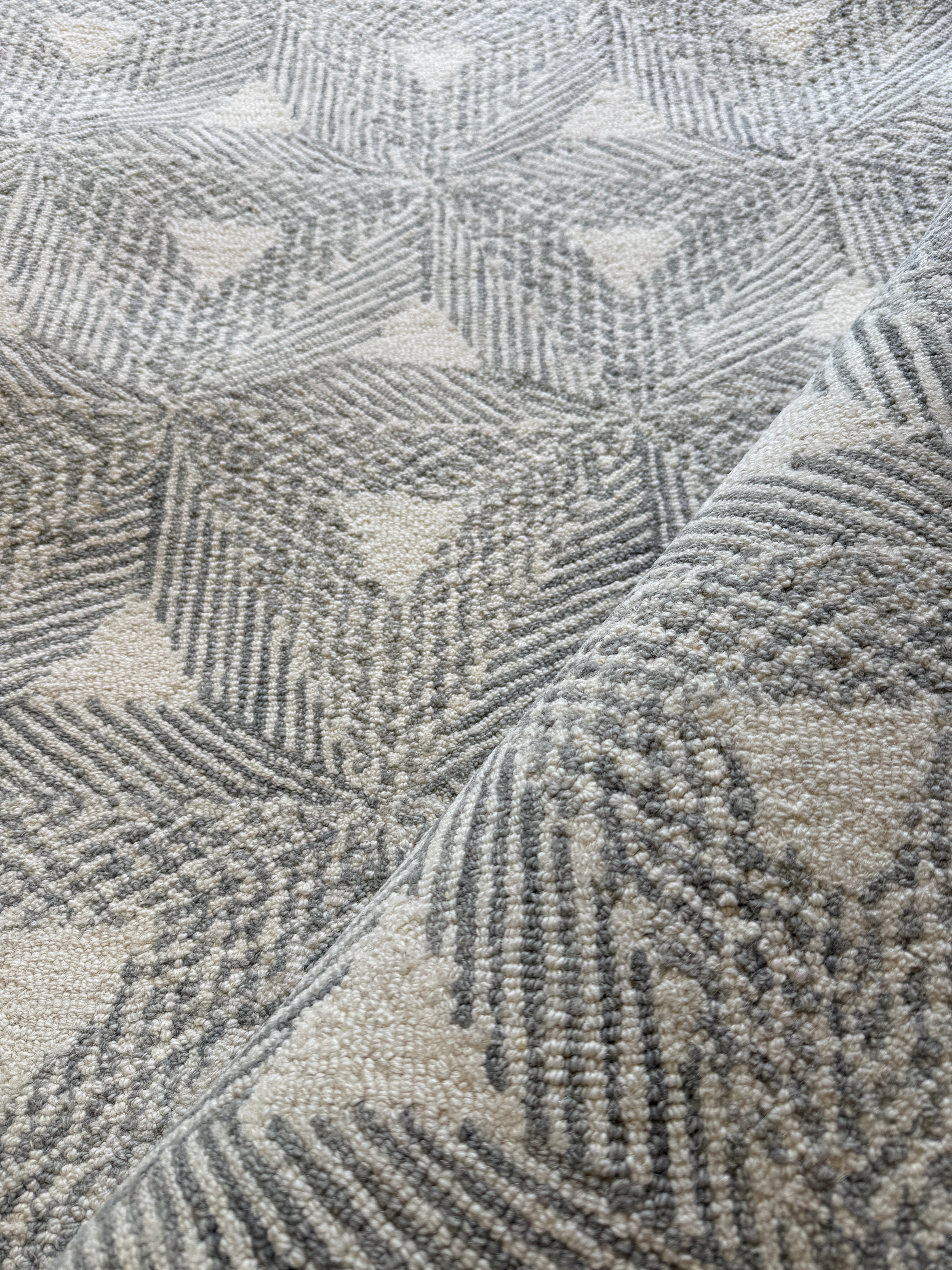 Aracely 5x8 Hand-Tufted Wool Grey & Ivory Diamond