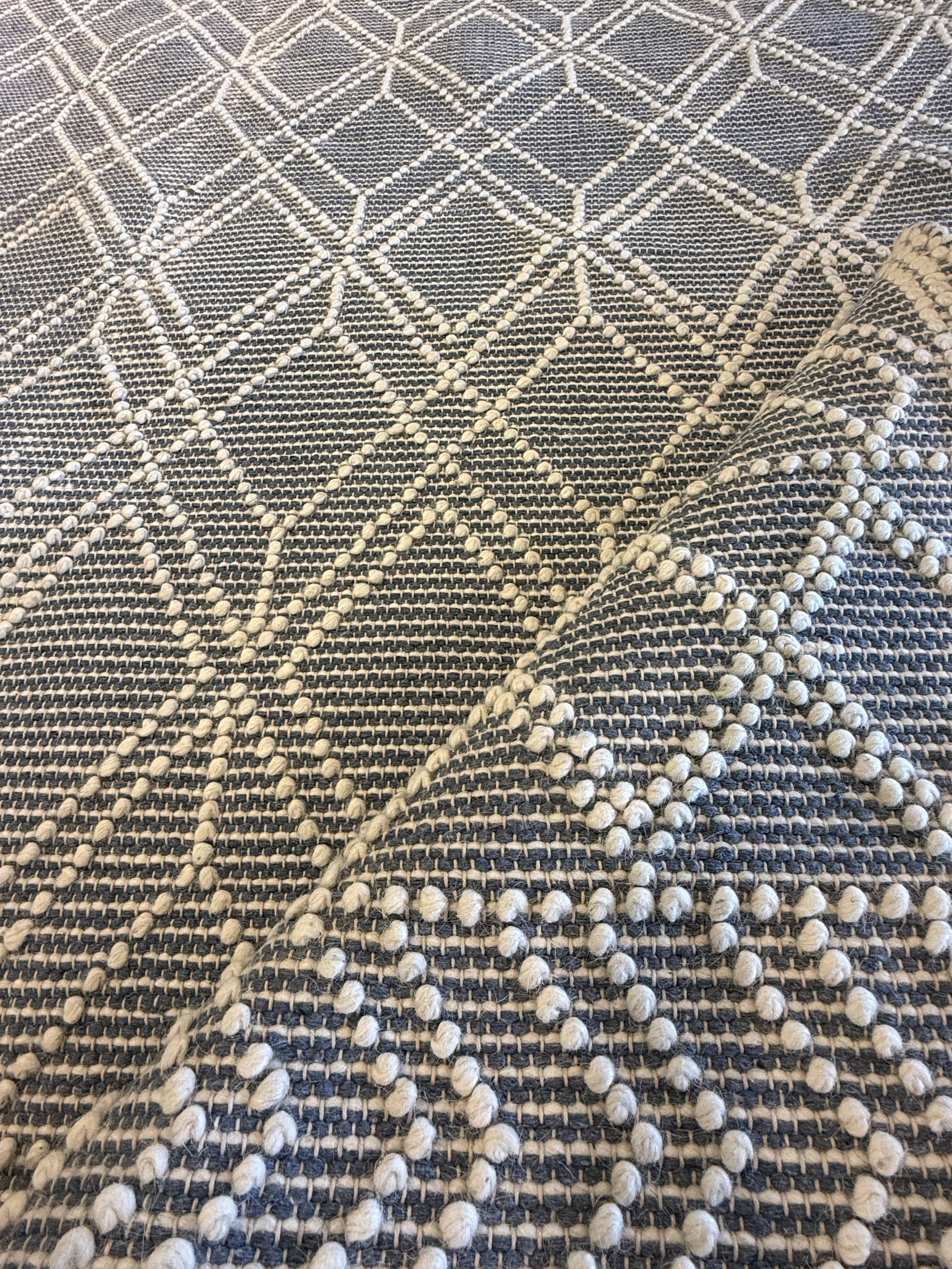 Chocolate Martini 7.6x9.6 Ivory and Blue Hand-Woven Rug