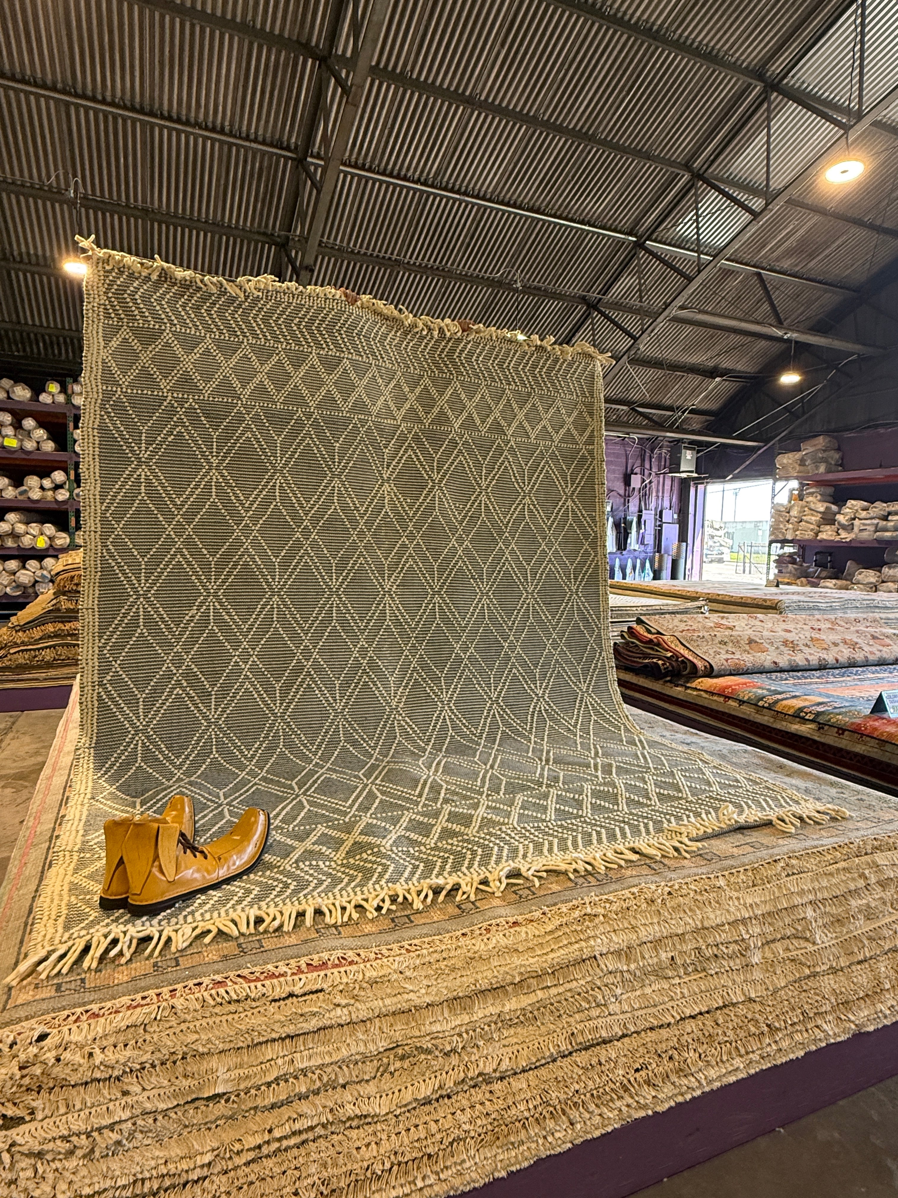 Chocolate Martini 7.6x9.6 Ivory and Blue Hand-Woven Rug