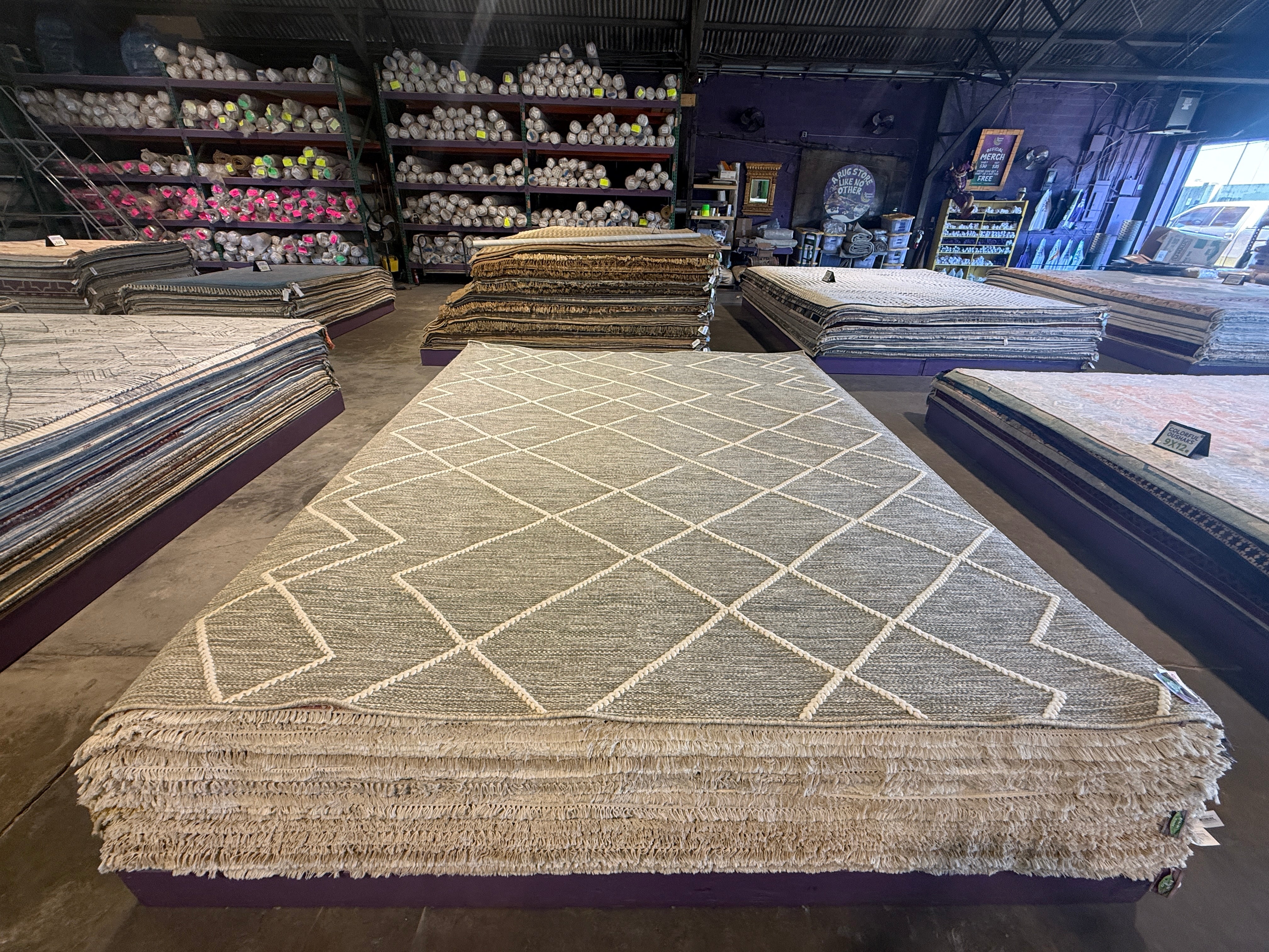 Alphonso Marina Grey and White Handwoven Modern Durrie Rug (Multiple Sizes) CLEARANCE