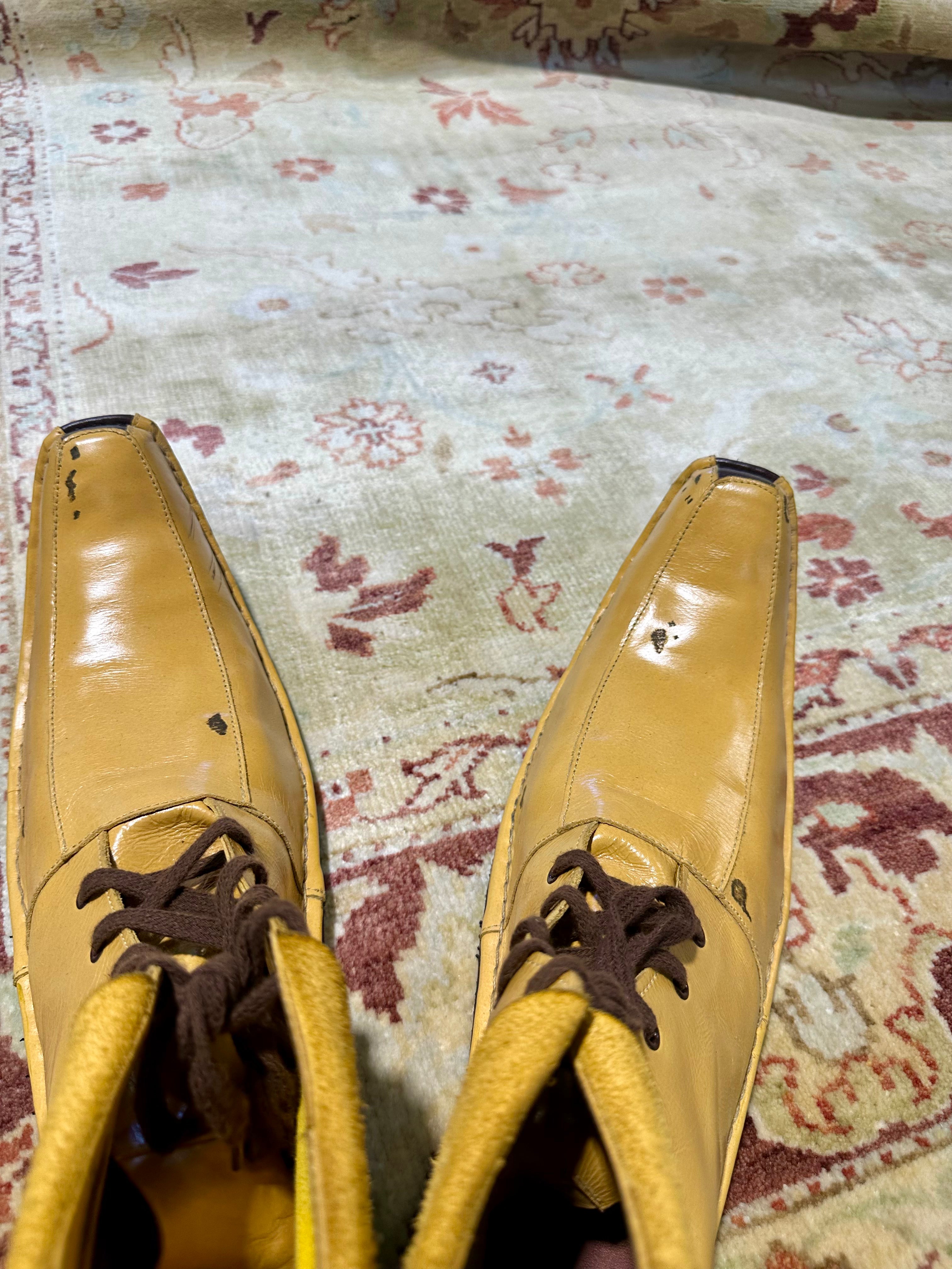 Michelle Pfeiffer  6.6x9 Tan and Rust Hand-Knotted Kashan Rug