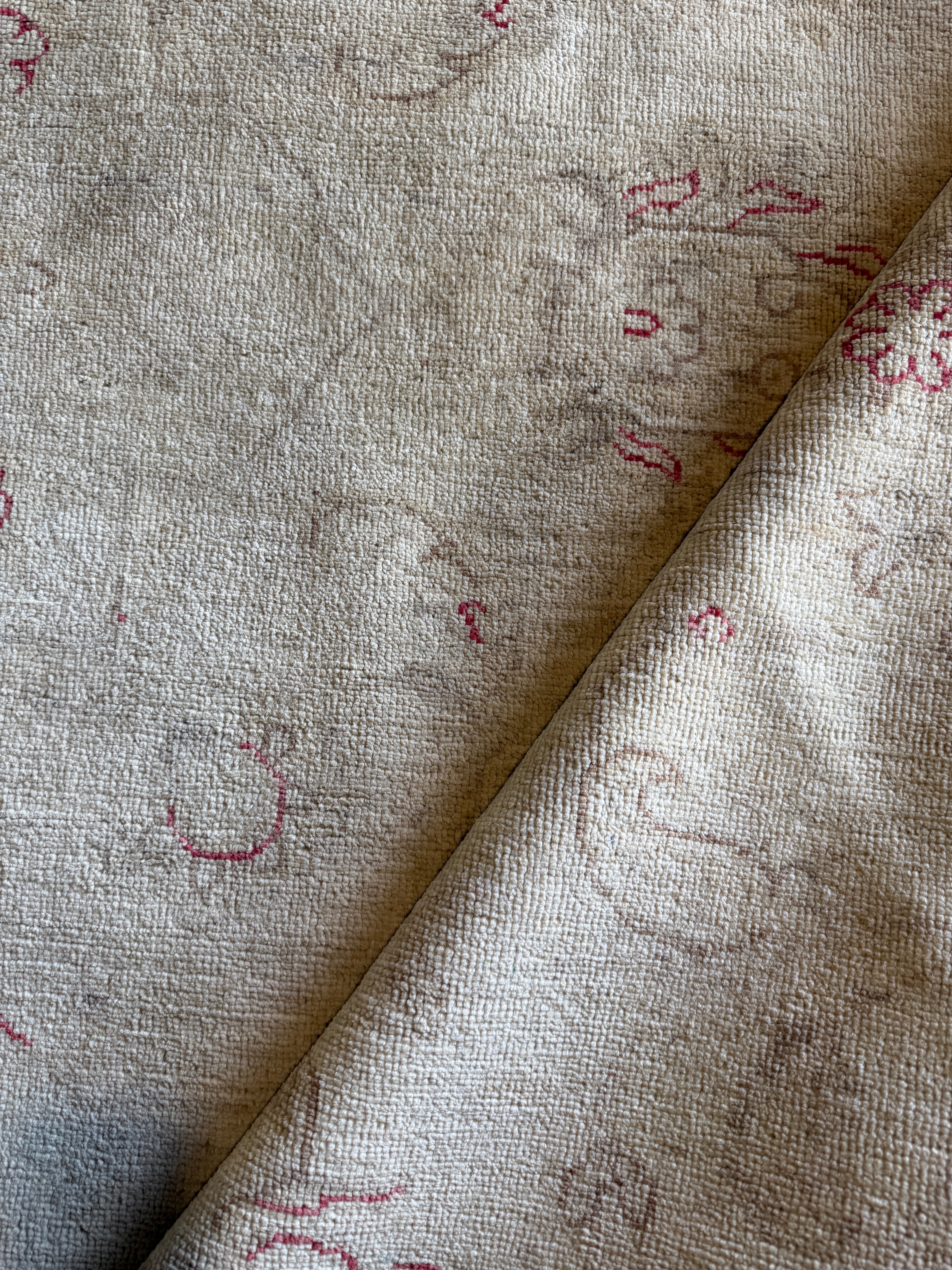 Genevieve 8.6x8.10 Cream Hand-Knotted Farhan Rug