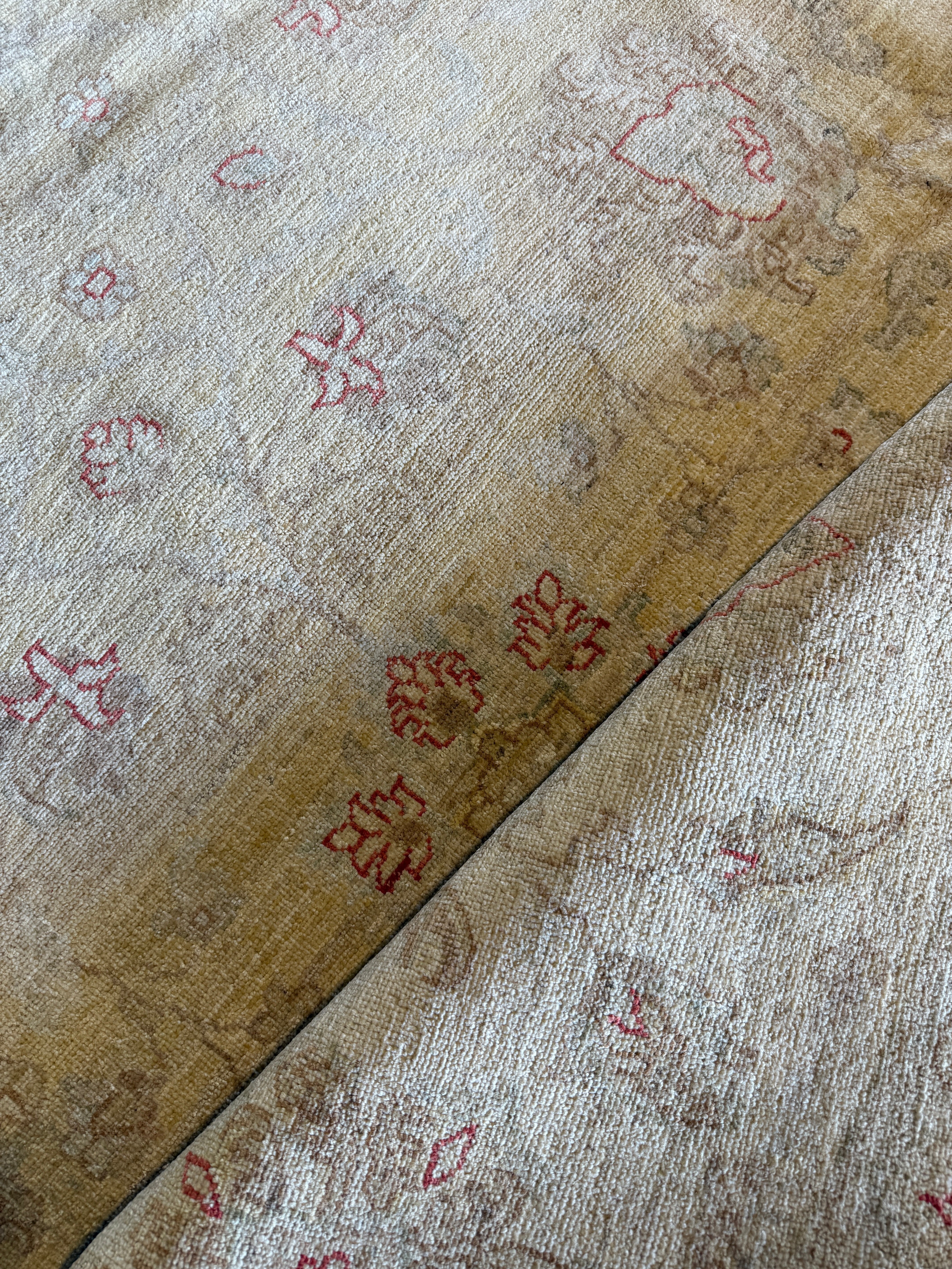 Kristyl Dawn Tift 9.9x9.11 Cream Hand-Knotted Farhan Rug