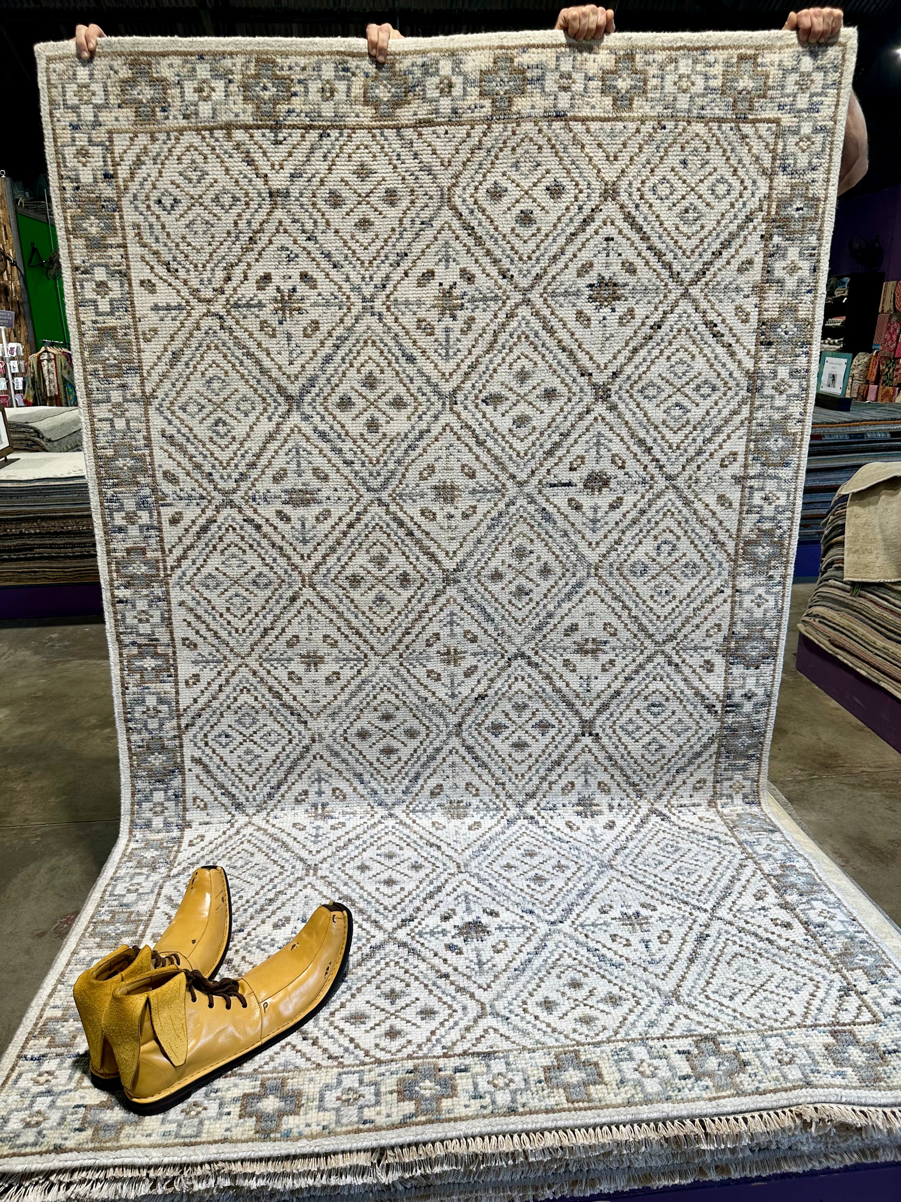 Minnie Driver 5x8 White Hand-Knotted Oushak Rug