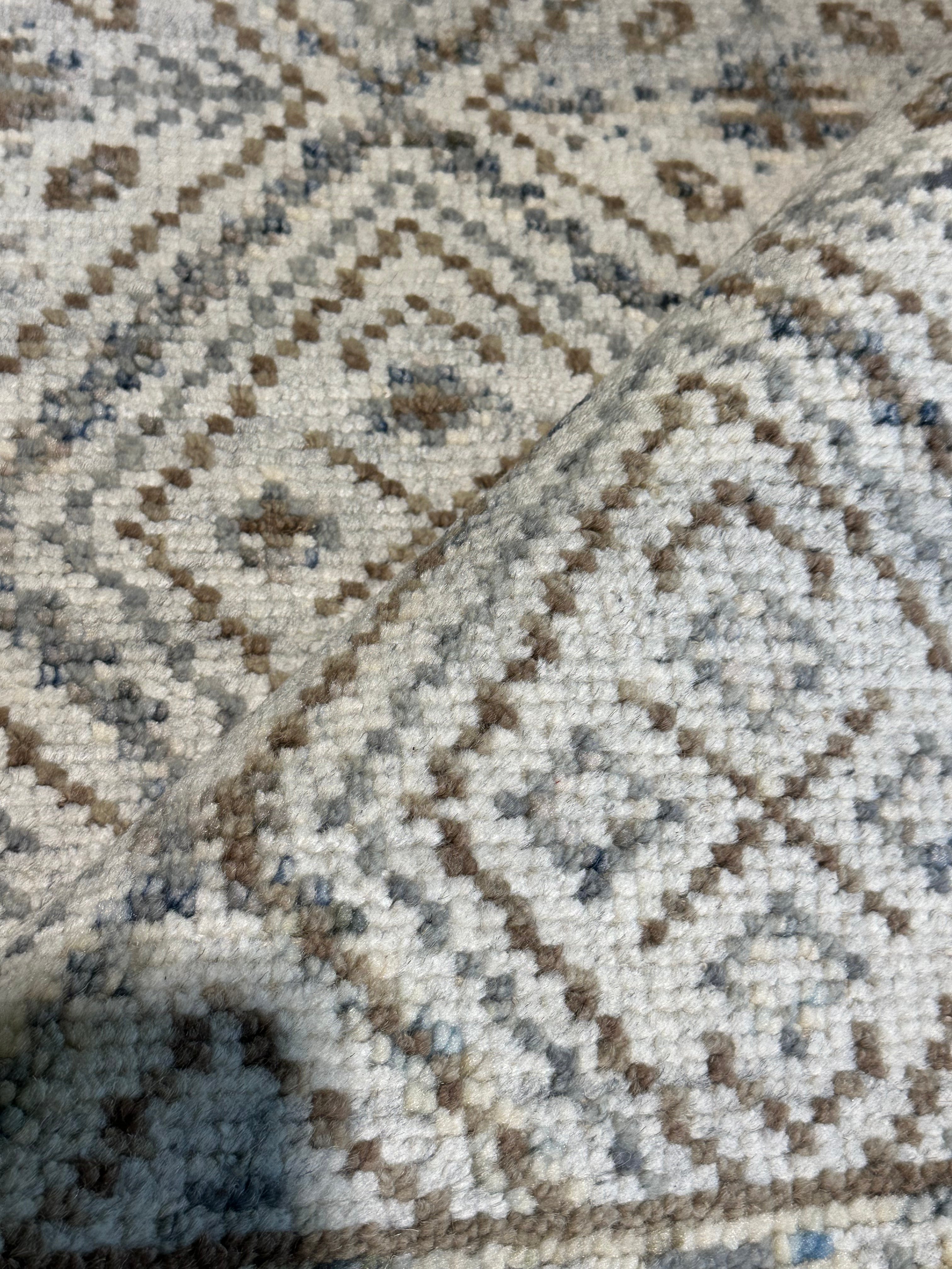 Minnie Driver 5x8 White Hand-Knotted Oushak Rug