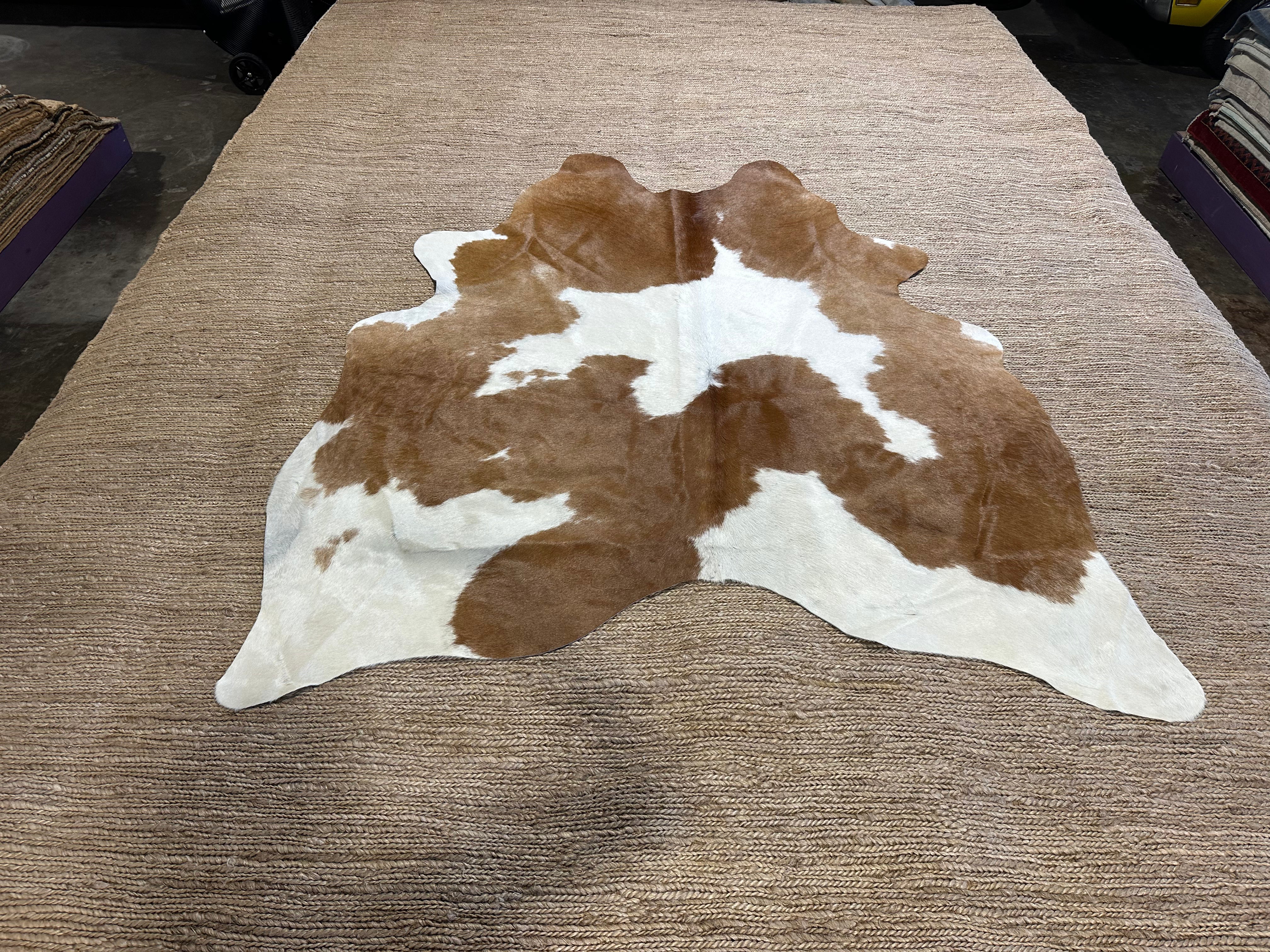 Brown WH SP Cowhide Rug 5.6x6.8