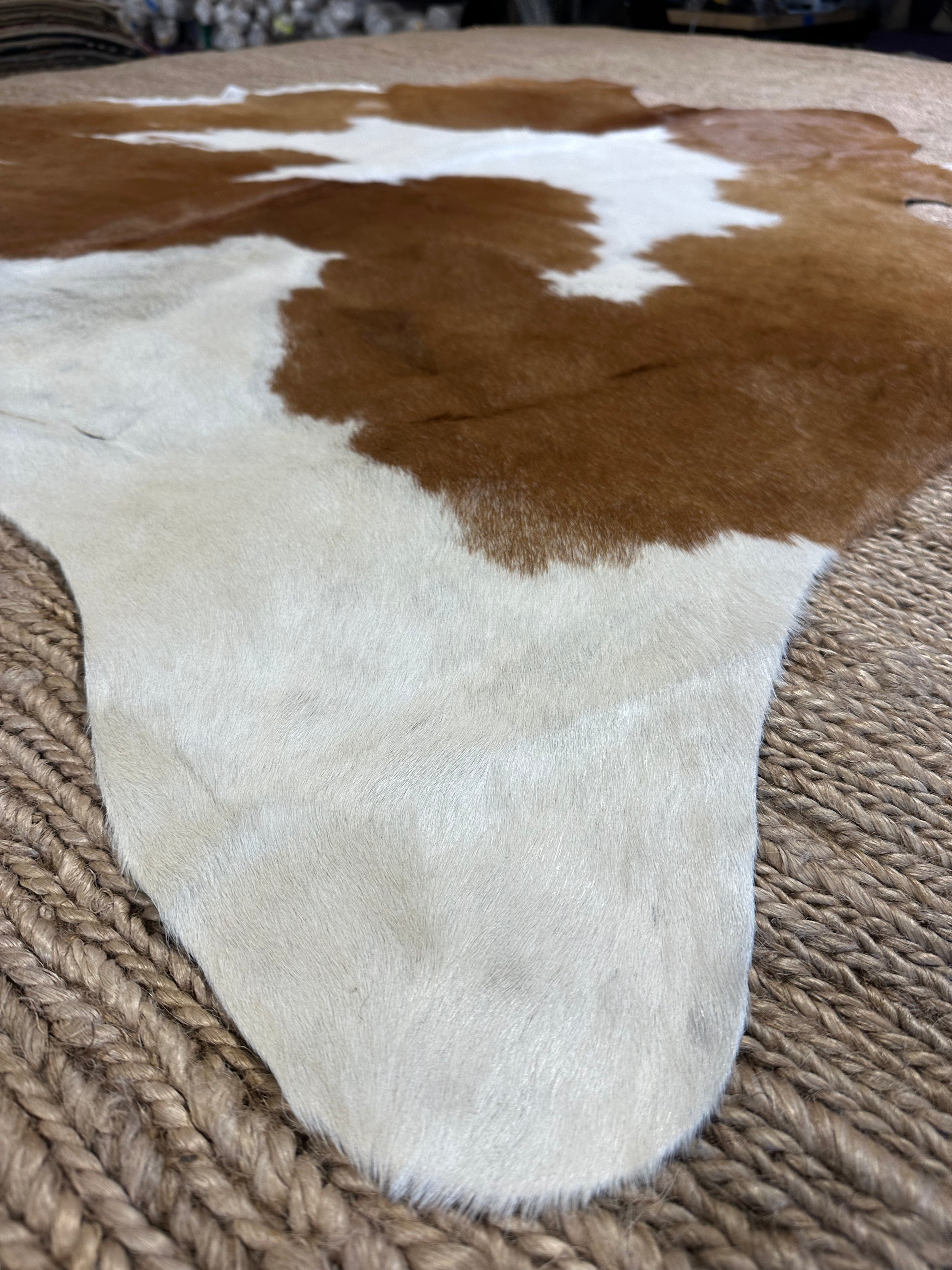 Brown WH SP Cowhide Rug 5.6x6.8