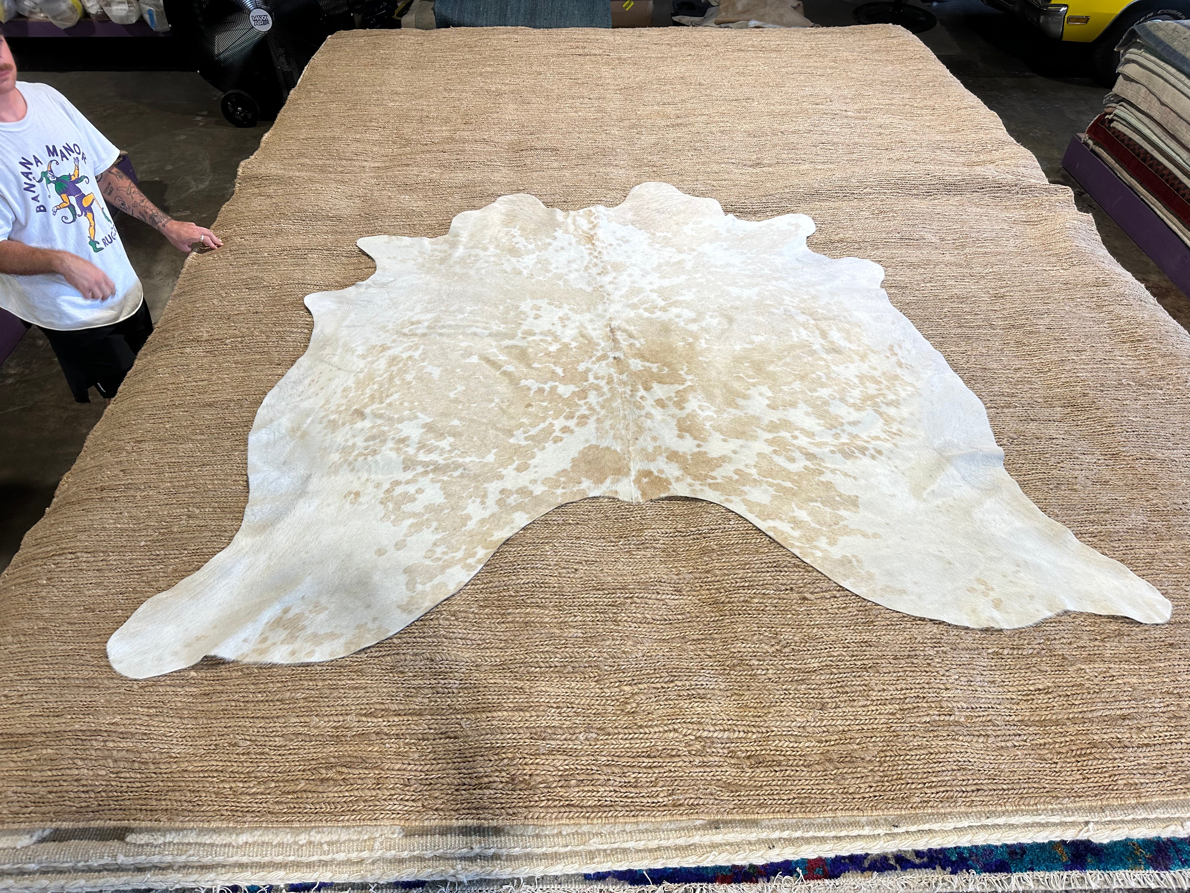 Beige Wh Sp Large Cowhide Rug 5.10x6.10