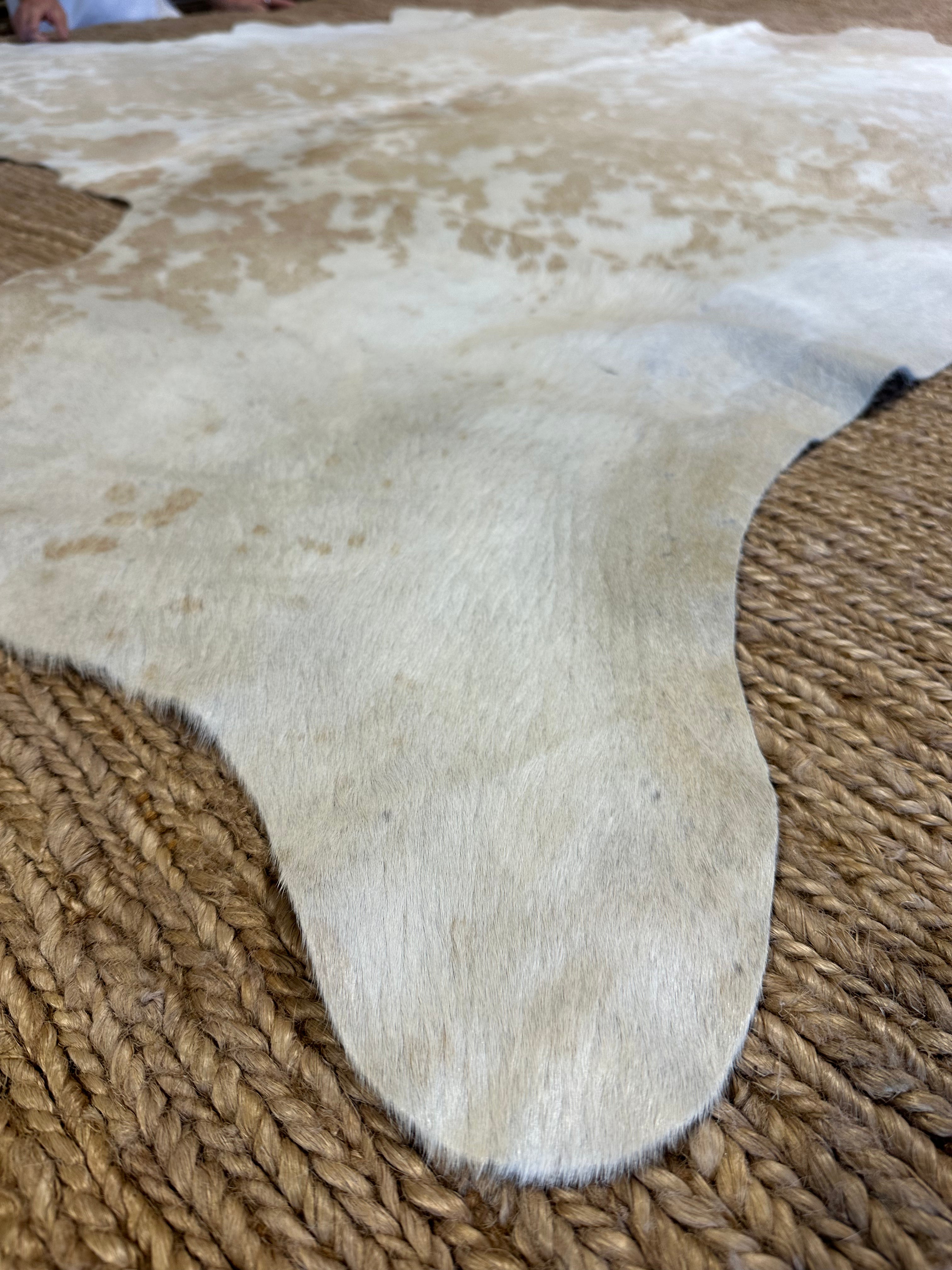 Beige Wh Sp Large Cowhide Rug 5.10x6.10