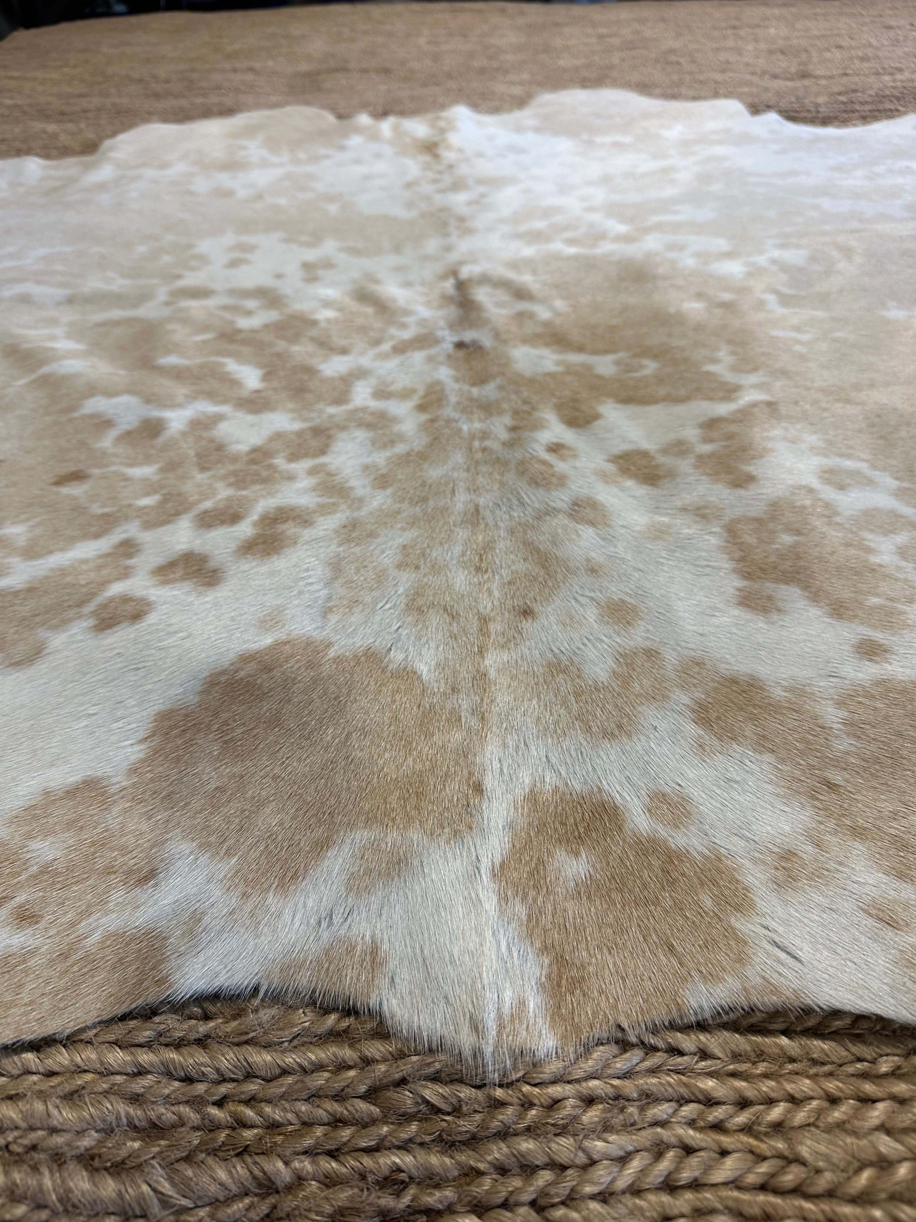 Beige Wh Sp Large Cowhide Rug 5.10x6.10