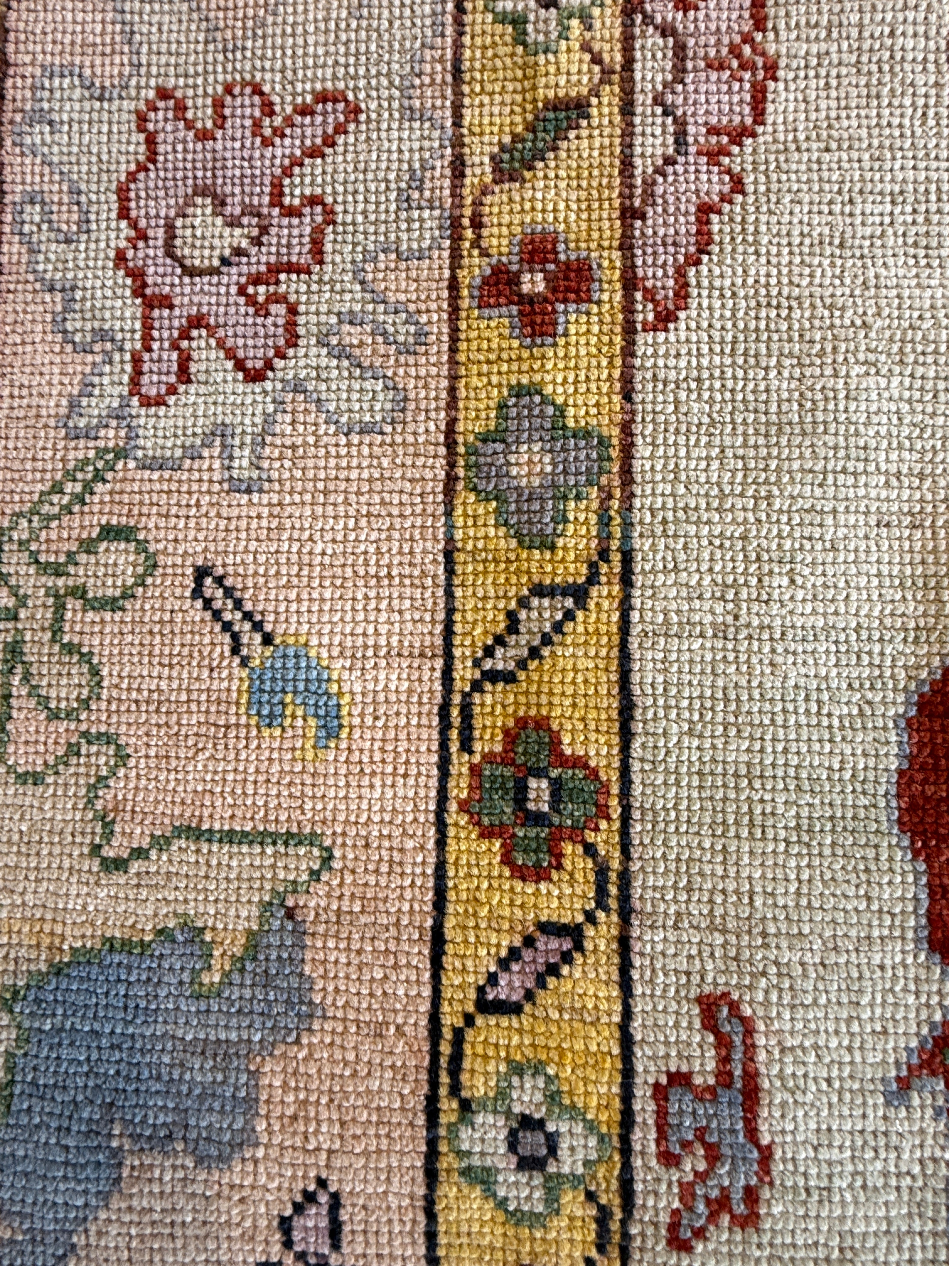 Victoria Pedretti 5.4x7.8 Colorful Afghani Oushak Rug