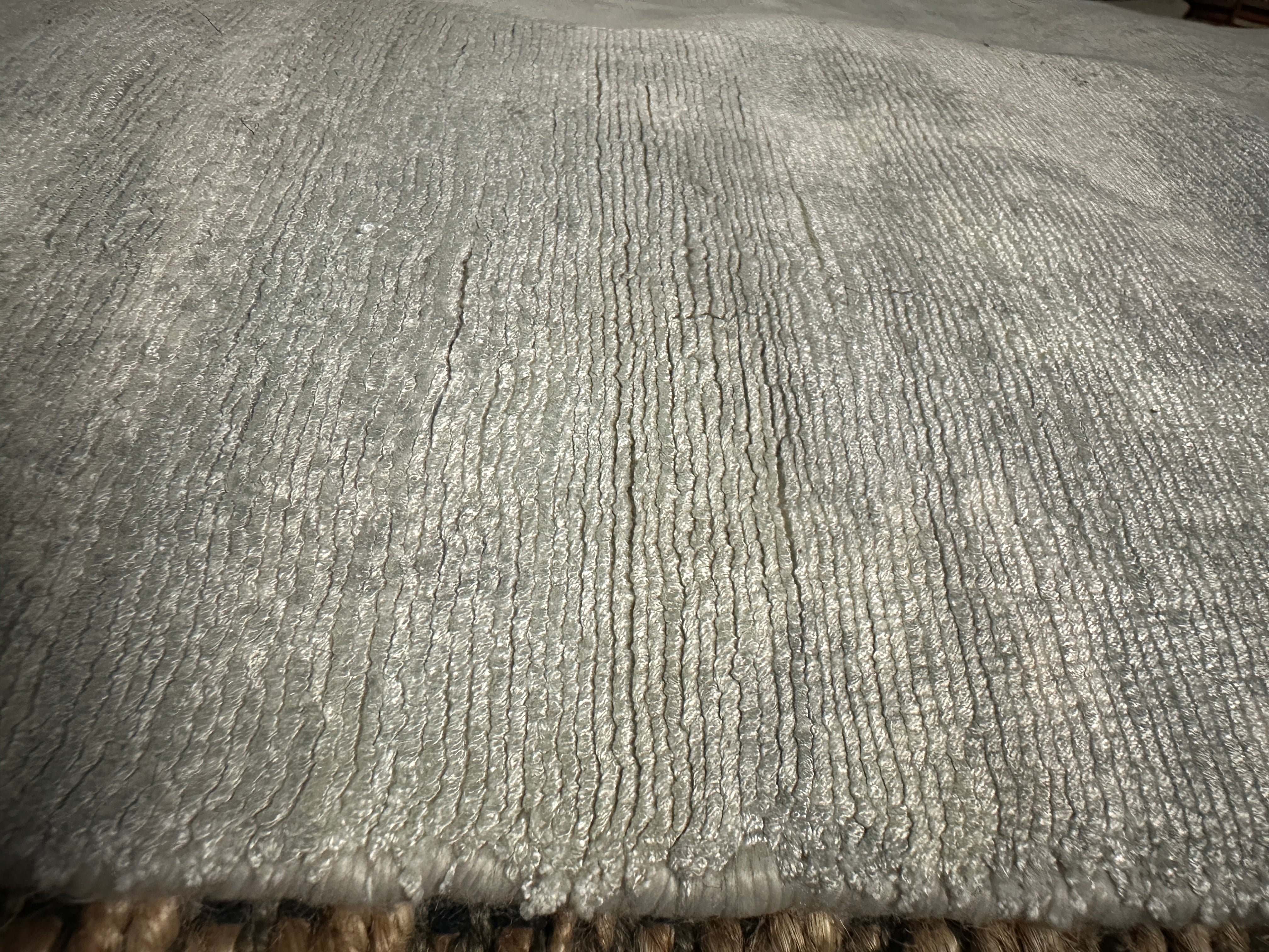 Richard Handwoven Modern Silver and Grey Viscose (Multiple Sizes)