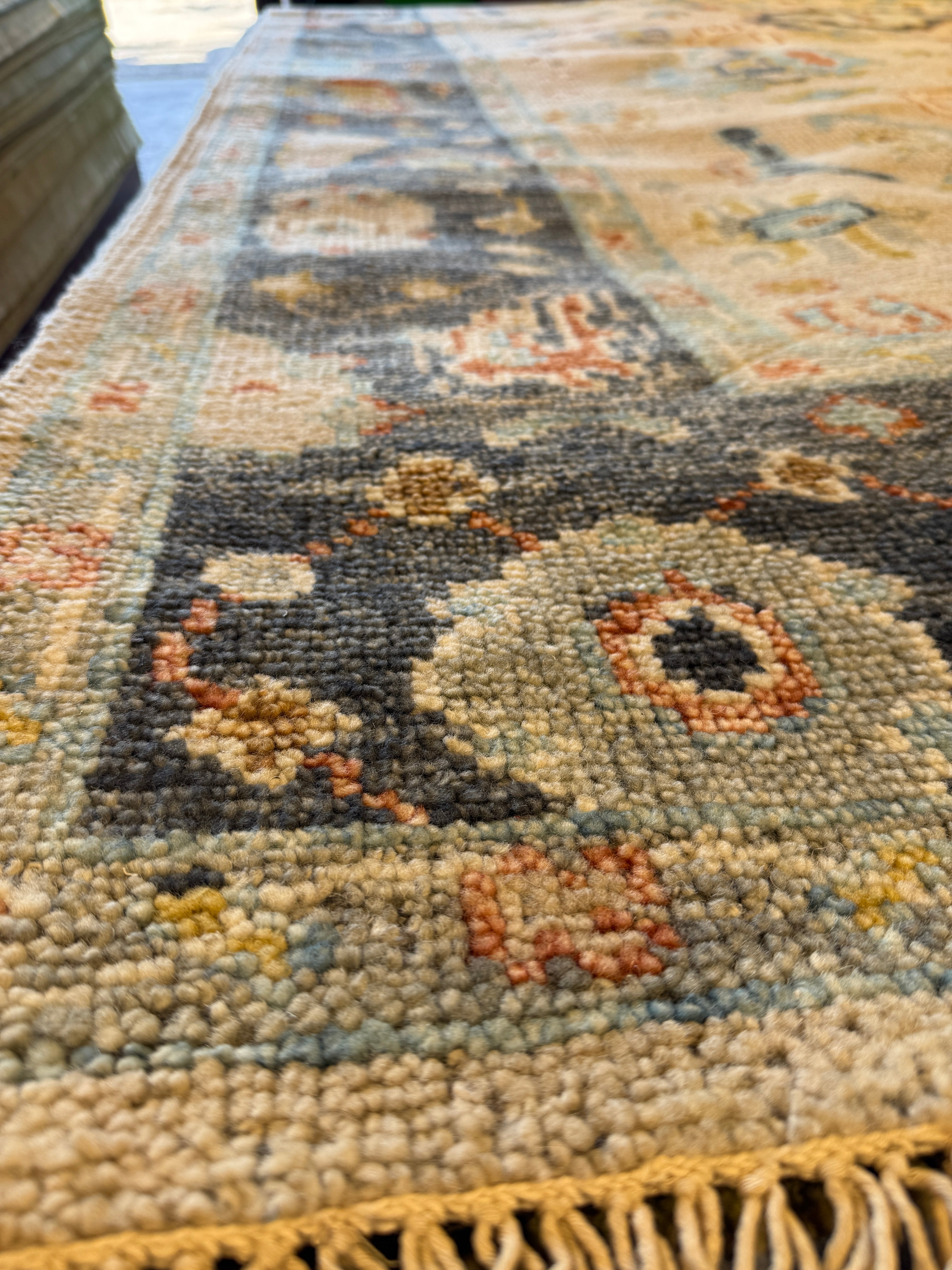 Laura Tesoro 8x10 Beige and Charcoal Hand-Knotted Oushak Rug