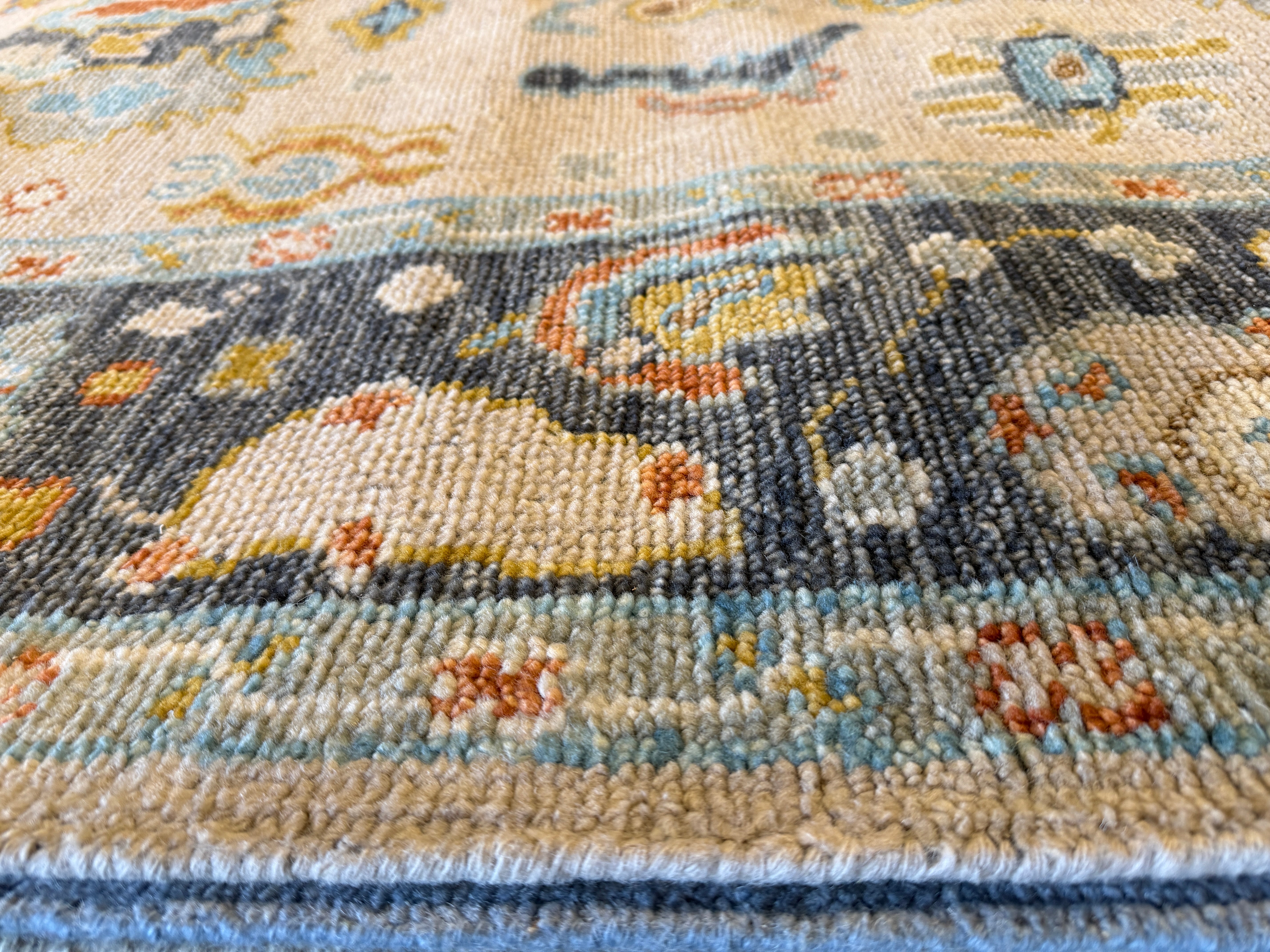 Laura Tesoro 8x10 Beige and Charcoal Hand-Knotted Oushak Rug