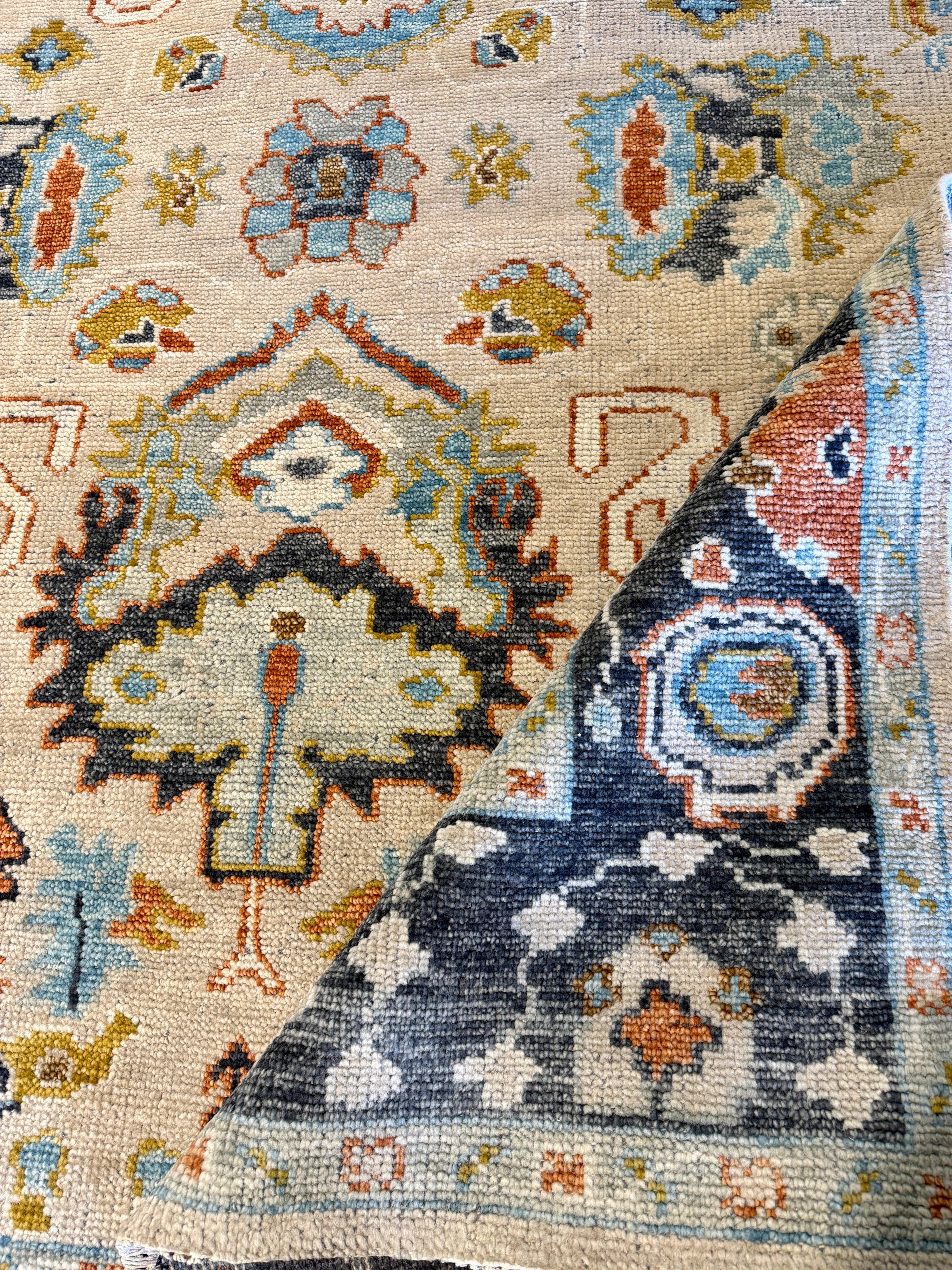 Laura Tesoro 8x10 Beige and Charcoal Hand-Knotted Oushak Rug