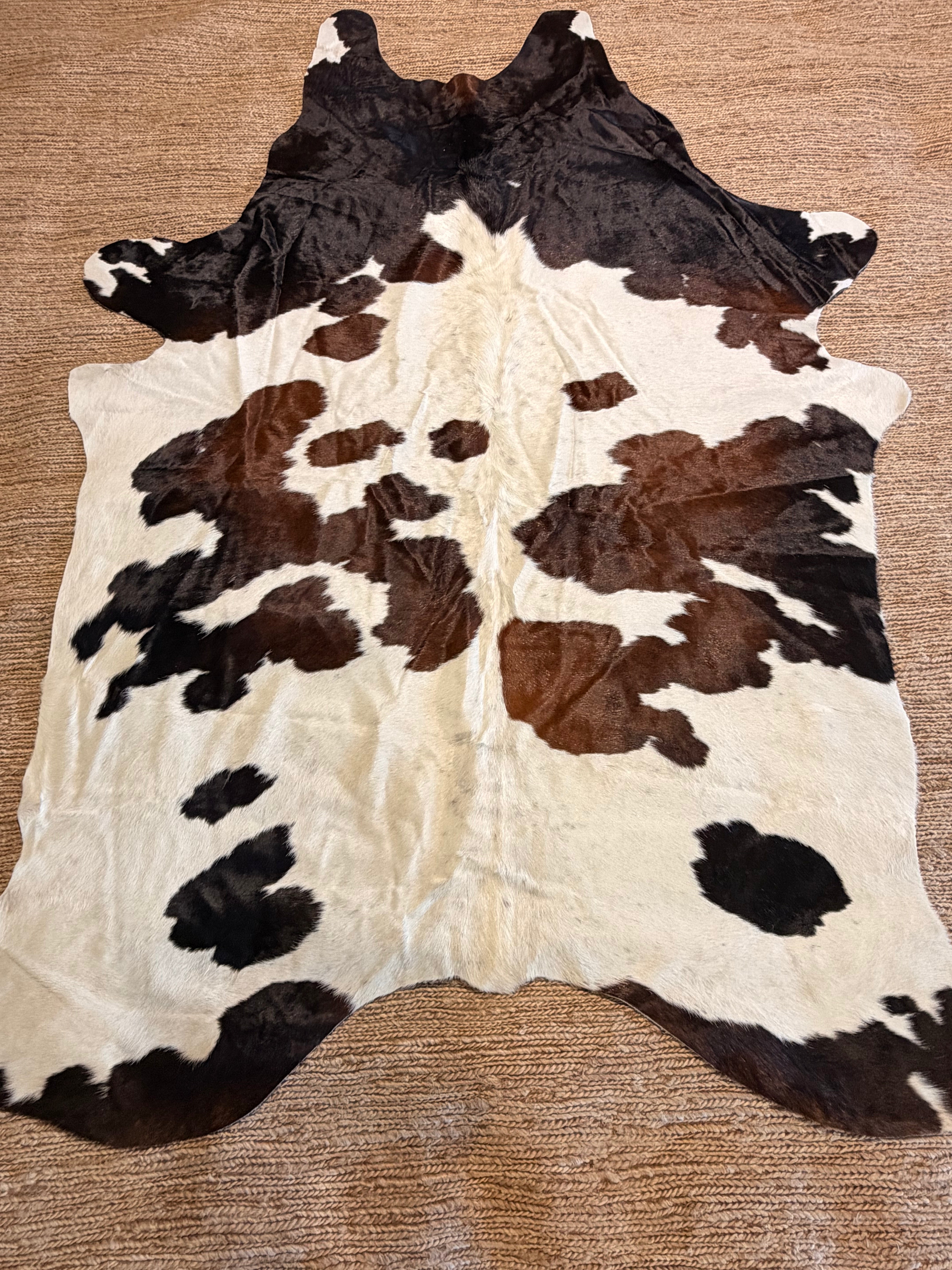 Tricolor 5.7x9 Reg BL BR WH Large Cowhide Rug