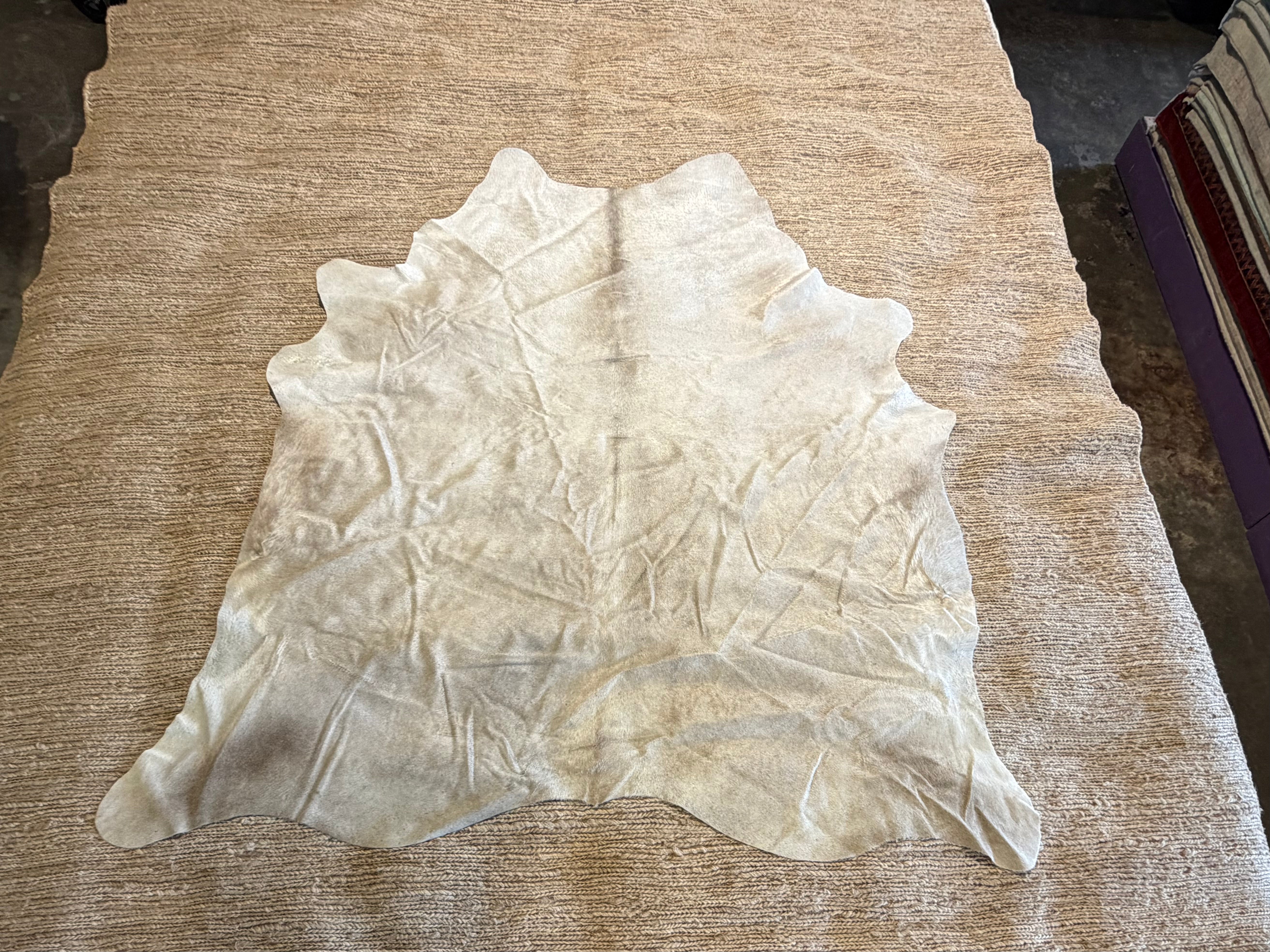 Gris Off White Cowhide Rug 5.6x6.11