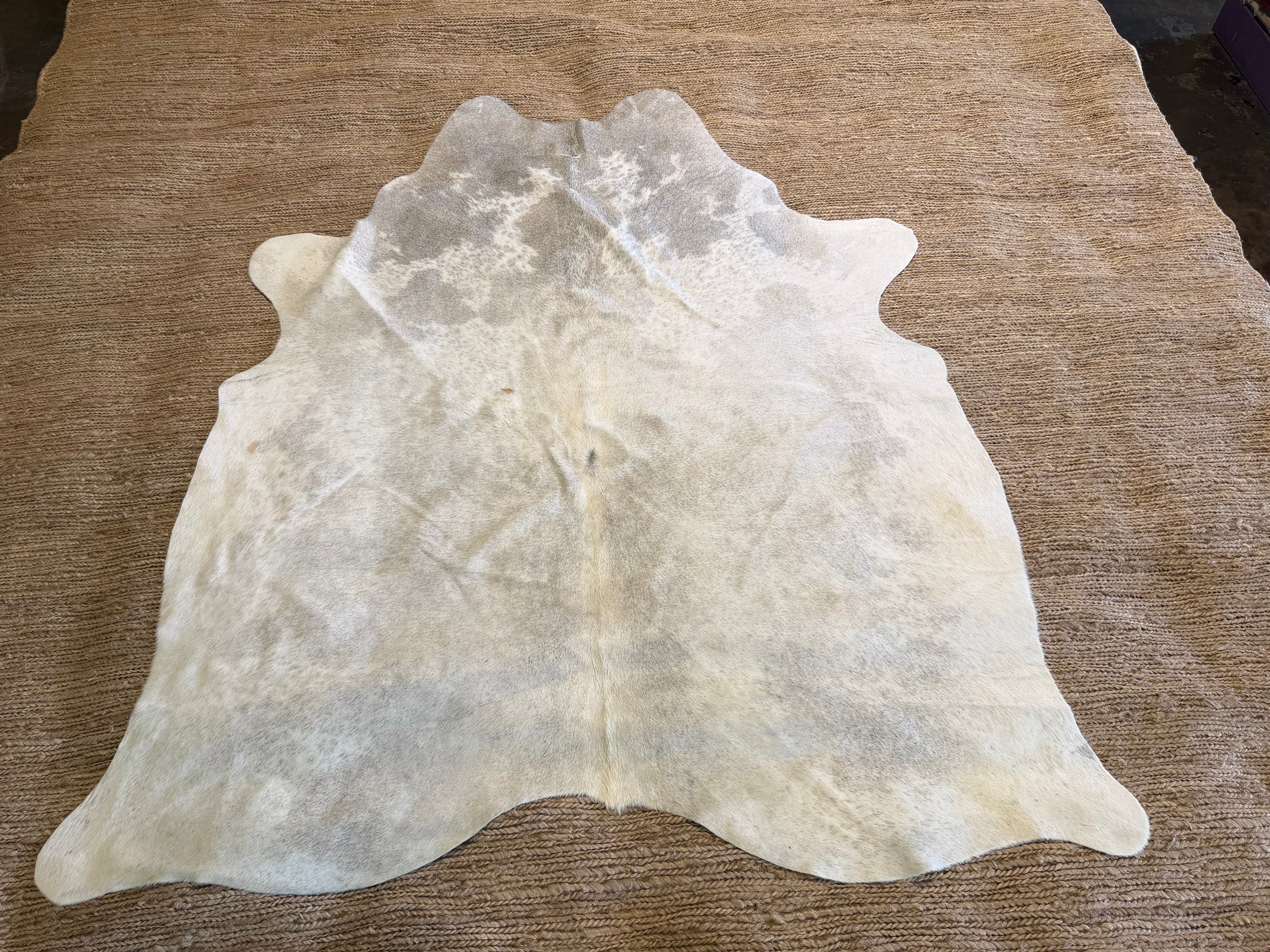 Gray WH SP Cowhide Rug 6.10x7.4