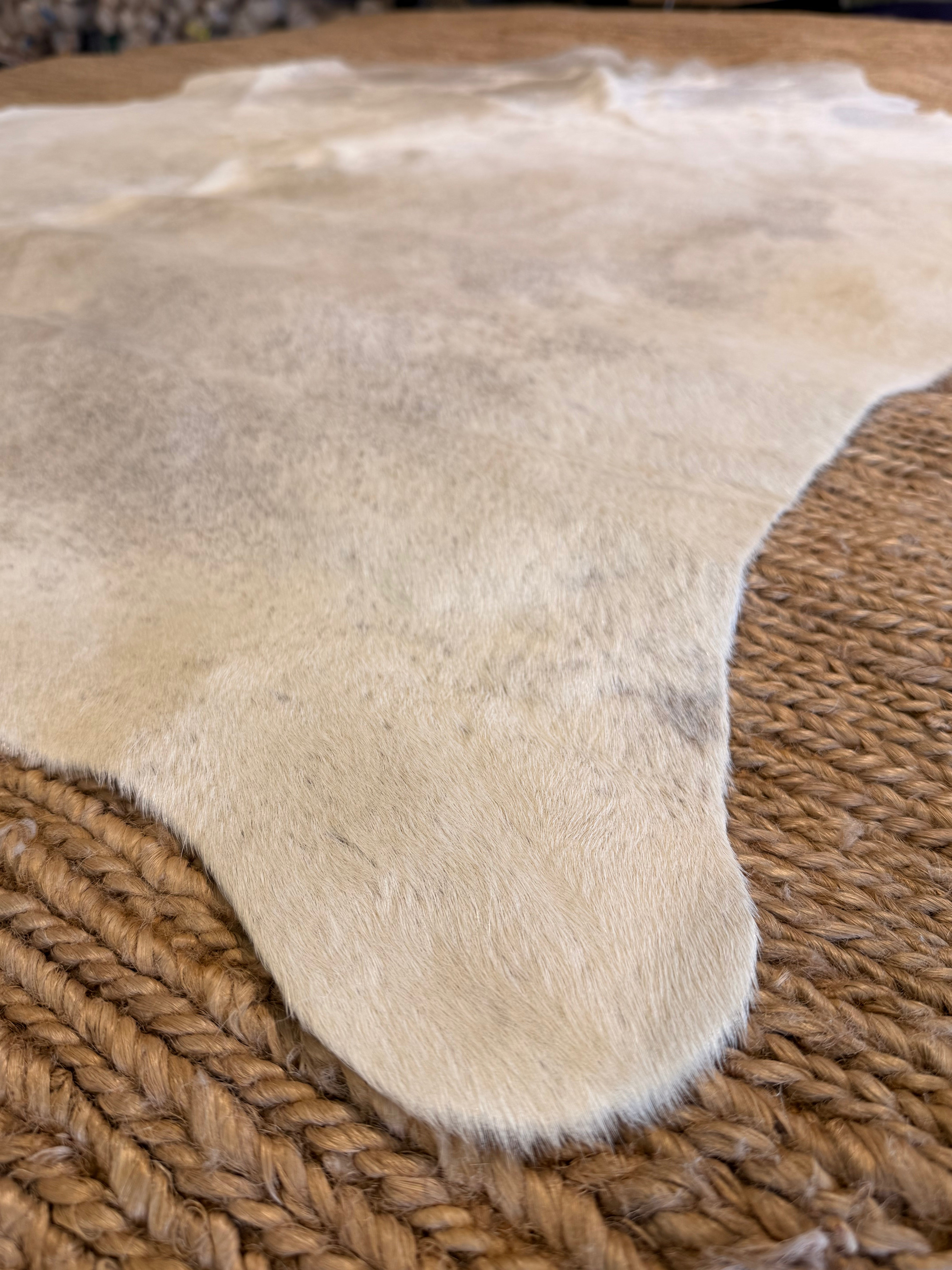 Gray WH SP Cowhide Rug 6.10x7.4