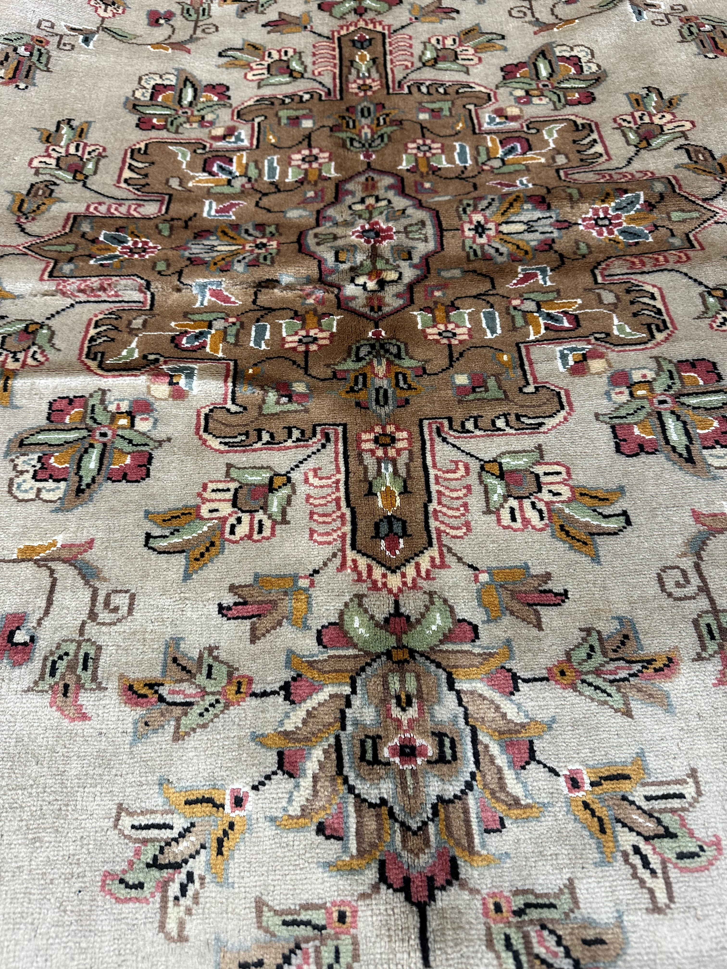 Maggie Foyer 4.6x6.8 Cream Afghani Fine Jaldar Rug