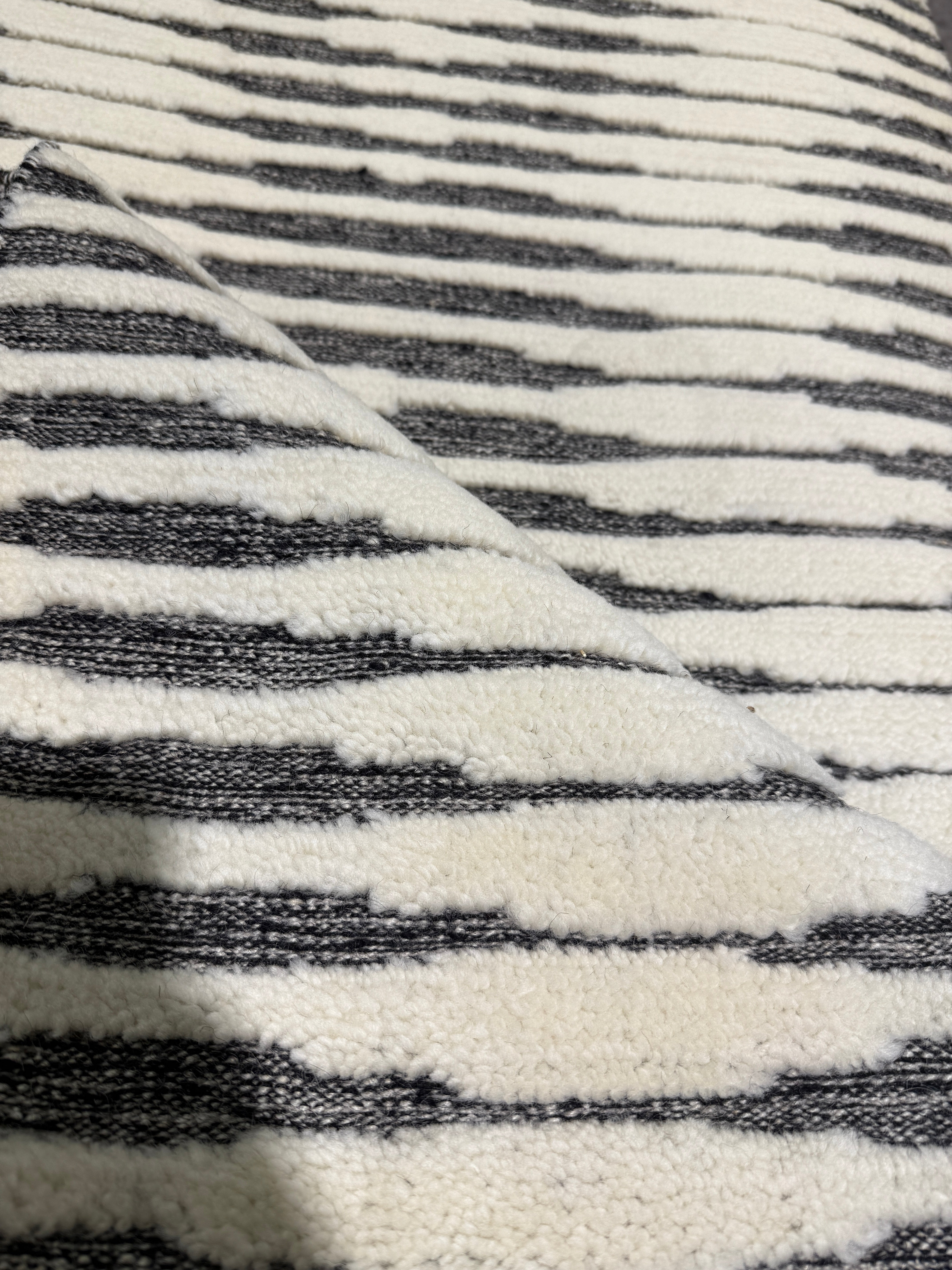 Lee 2.9x10 Hand-Knotted Ivory & Grey Cut Pile Runner Rug