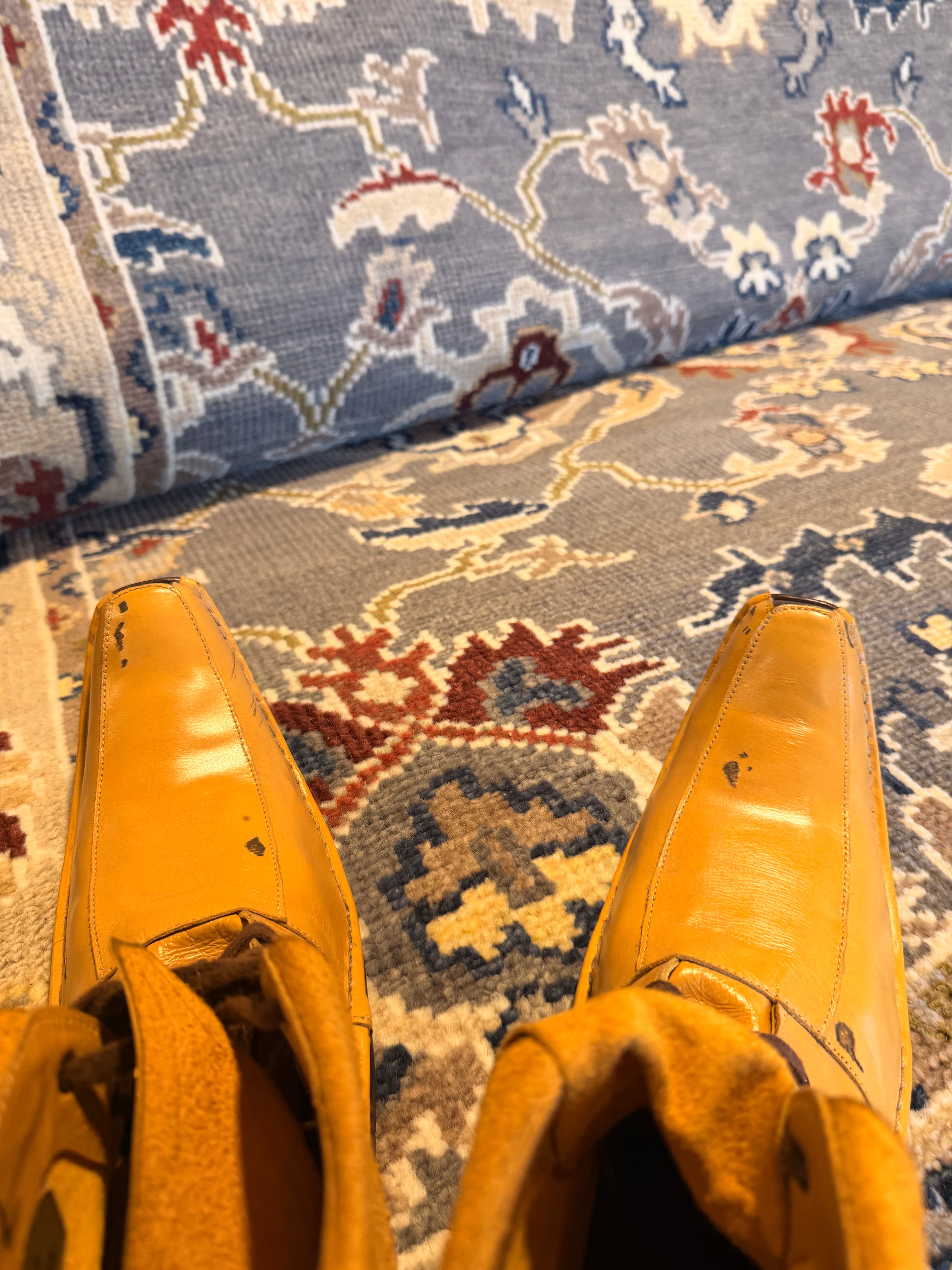 Mena Suvari  8x10 Dark Grey and Cream Hand-Knotted Oushak Rug