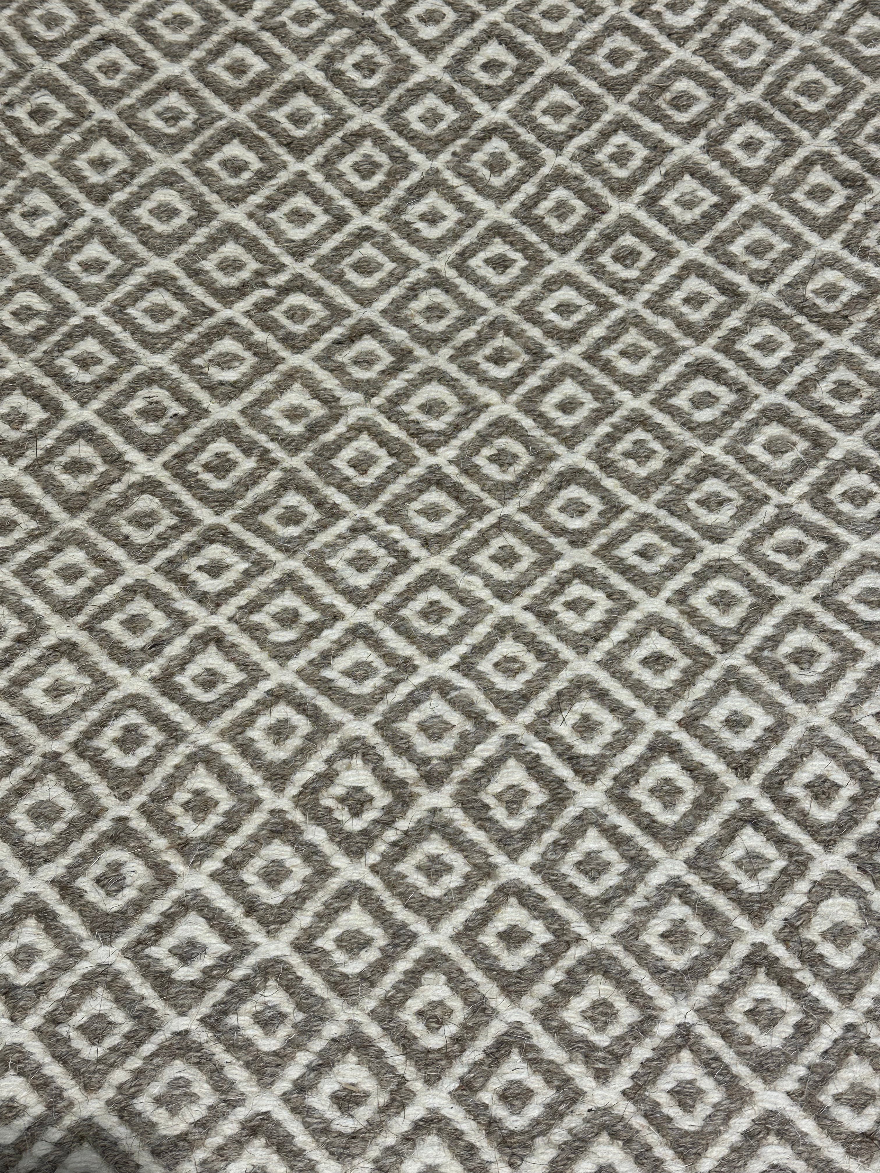 Tino Franco 6.6x9.6 Grey Handwoven Modern Rug
