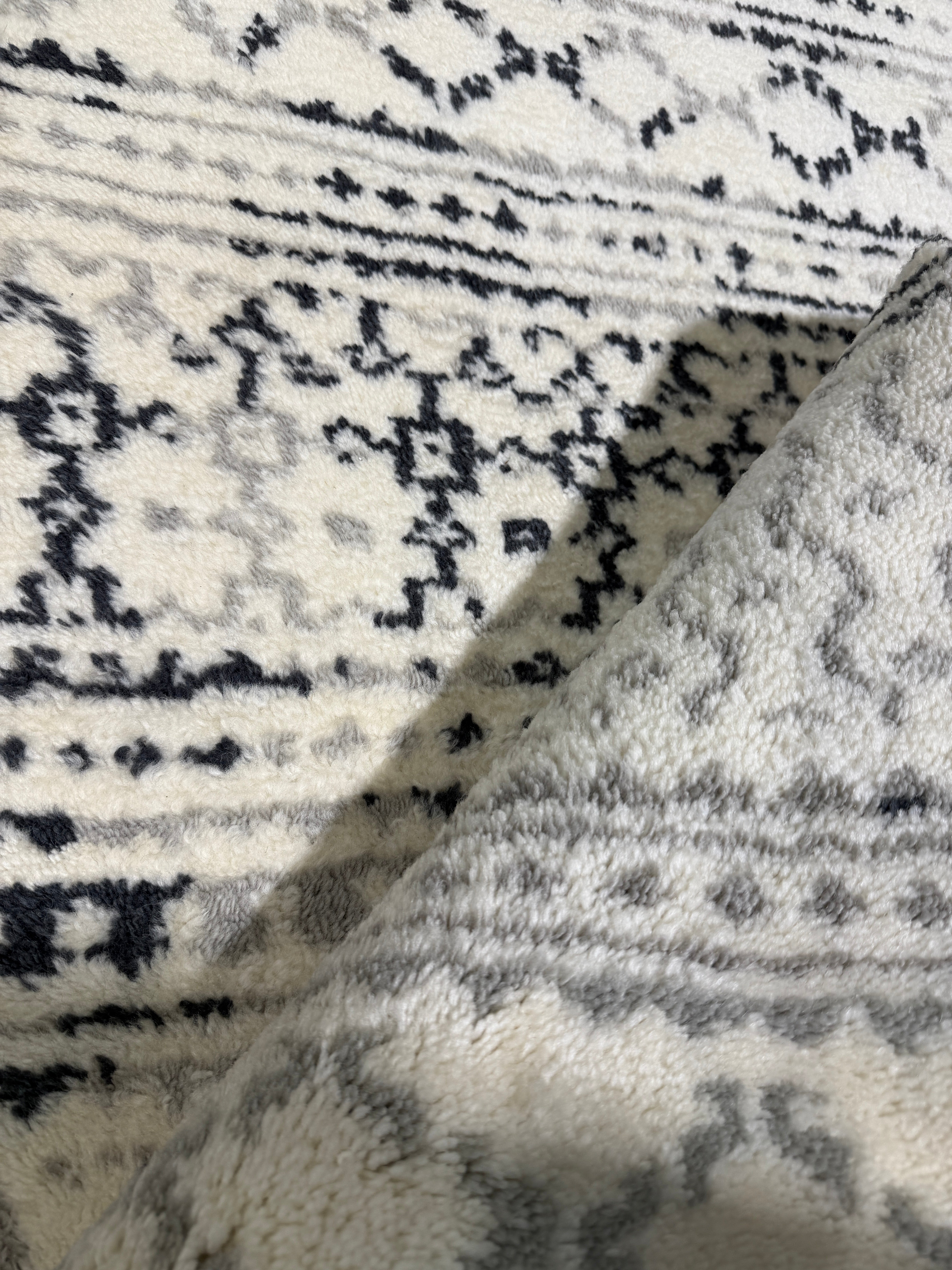 Khobe Clarke 3x9.9 Hand-Knotted Silver and Grey Modern Abstract Runner