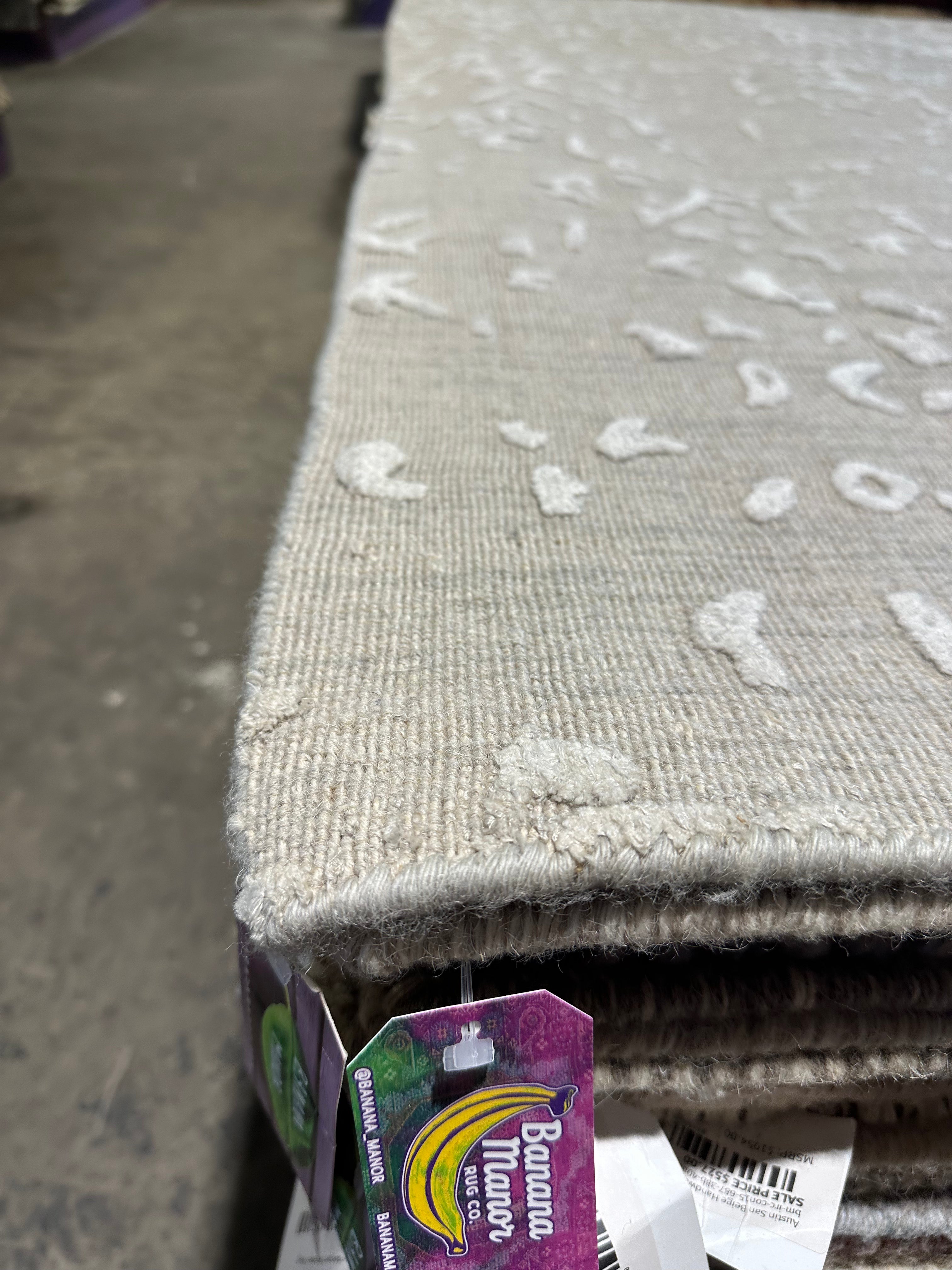 Hel-Loh "Annyong" Bluth  6.6x9.9 Silver Viscose Handwoven Rug