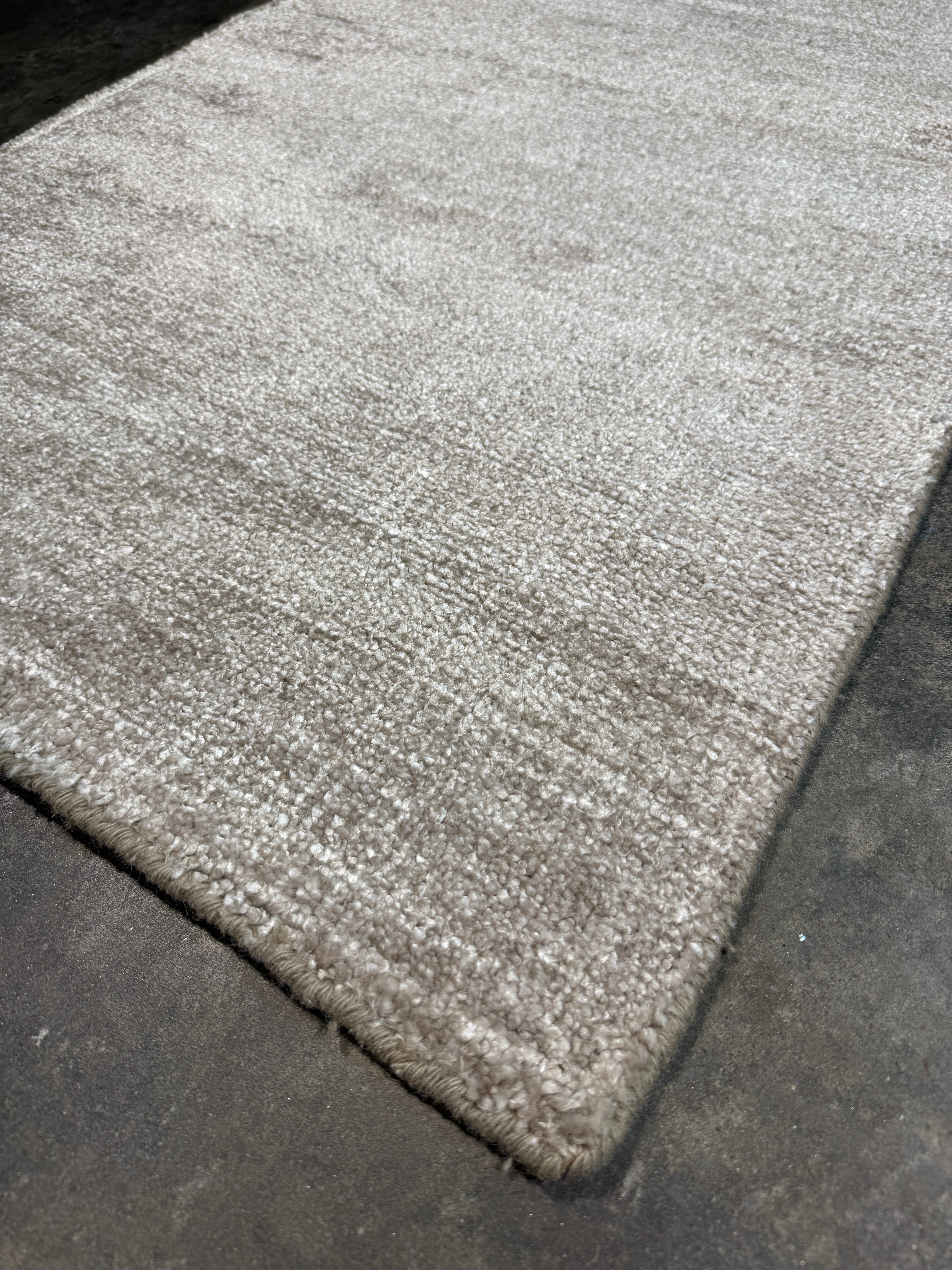 Allison Strum 2.3x4.6 Hand-Knotted Modern Rug