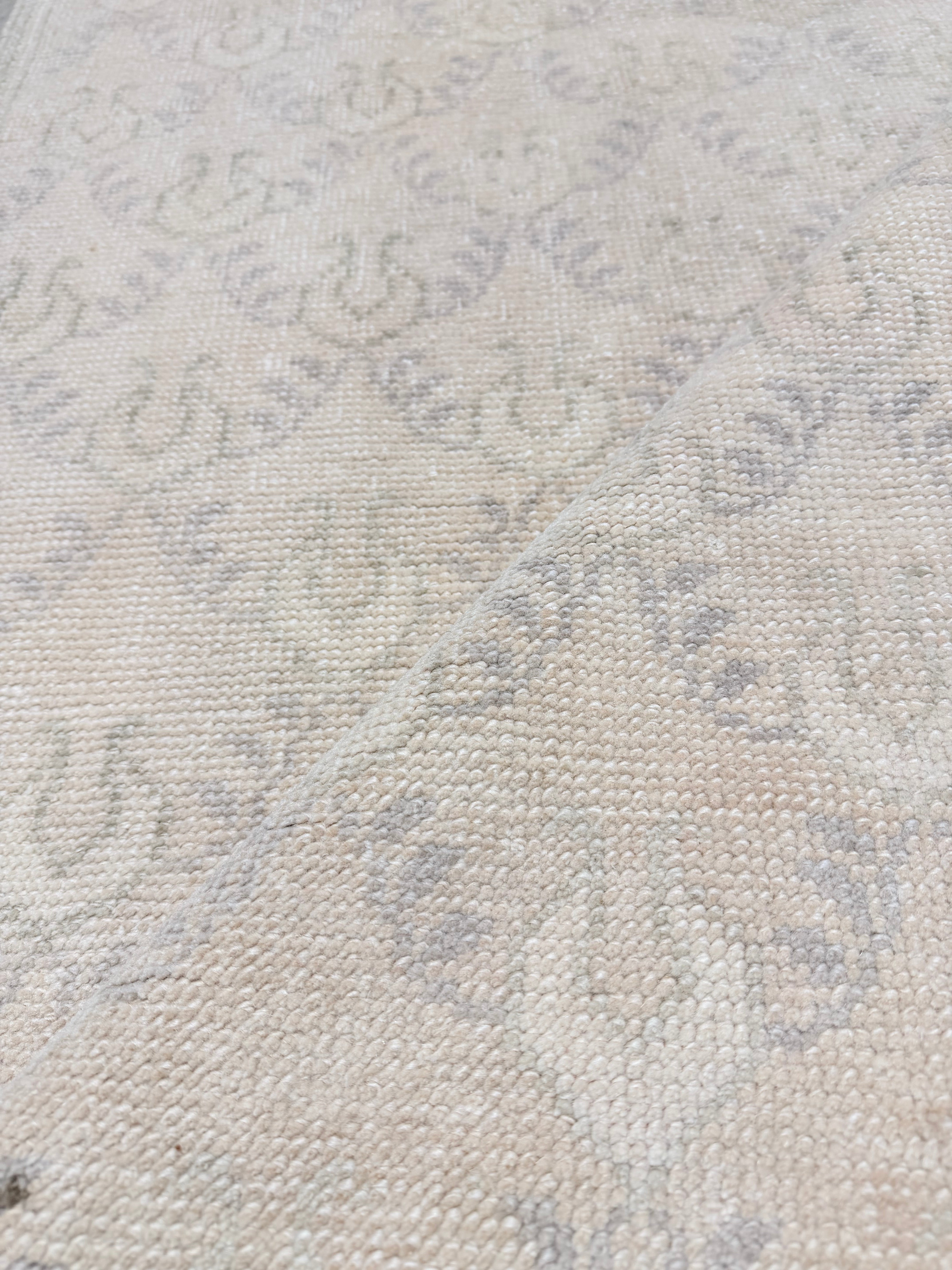 Rebecca Thomas 2.9x6.2 Turkish Cream Rug