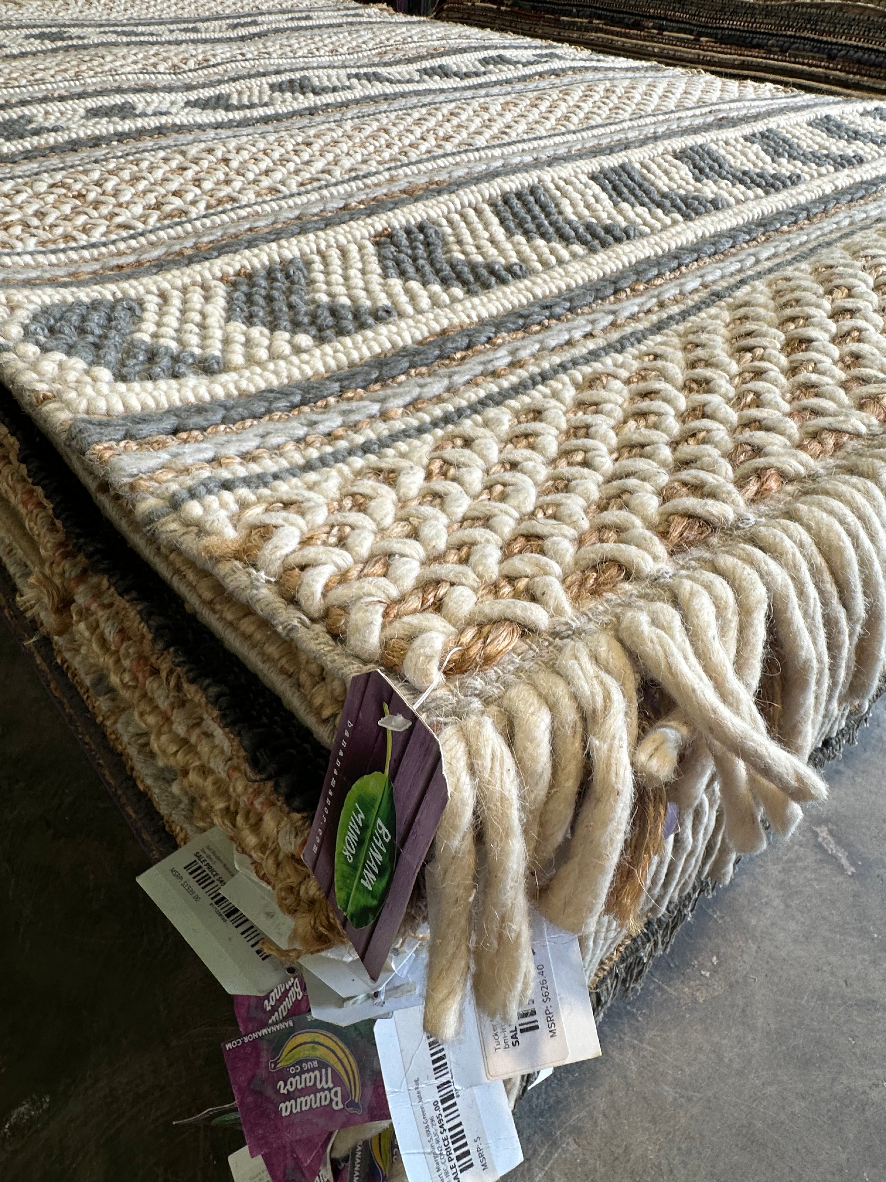 Republique Handwoven Jute and Wool Natural Rug (Multiple Sizes)
