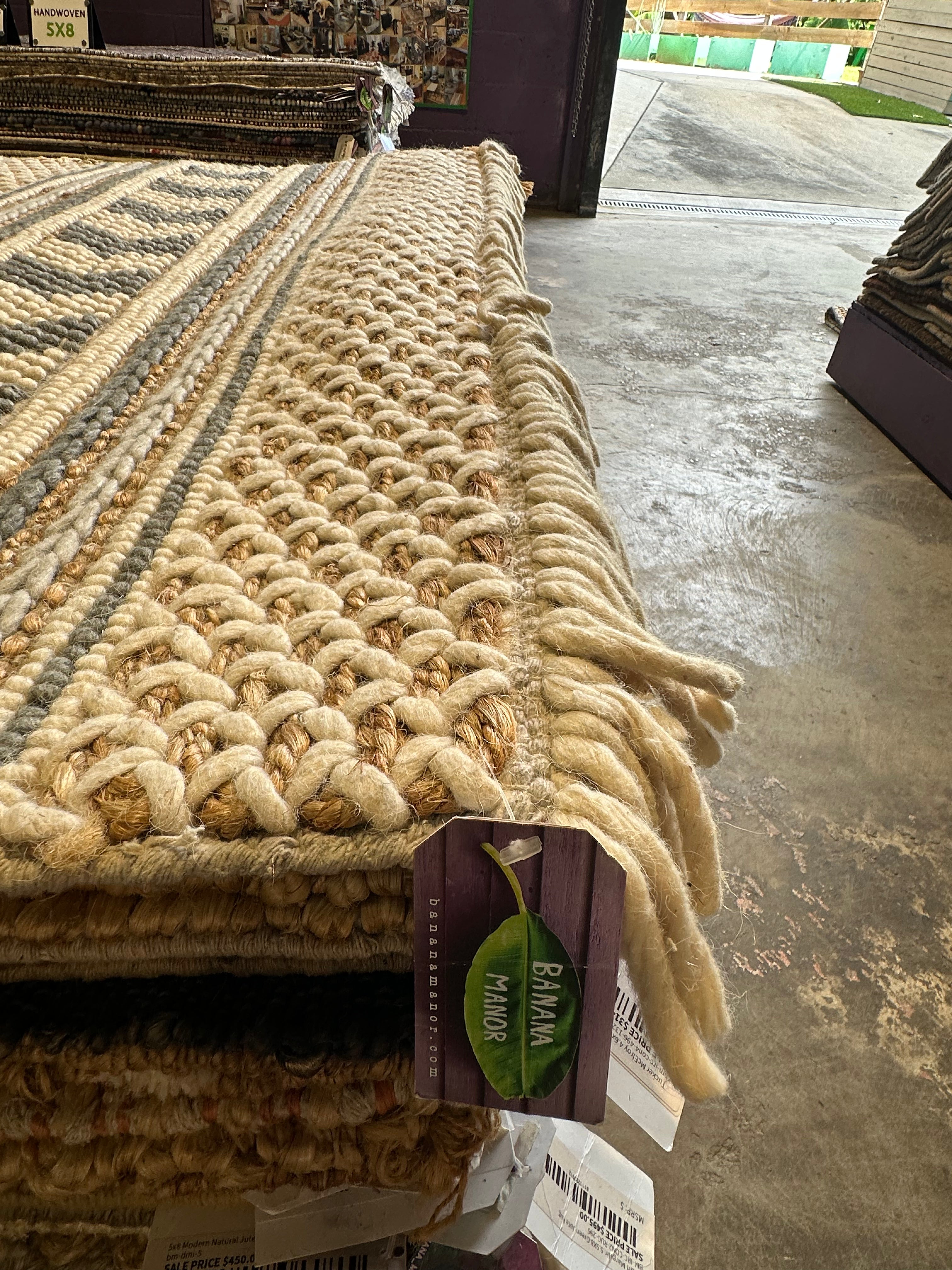 Republique Handwoven Jute and Wool Natural Rug (Multiple Sizes)