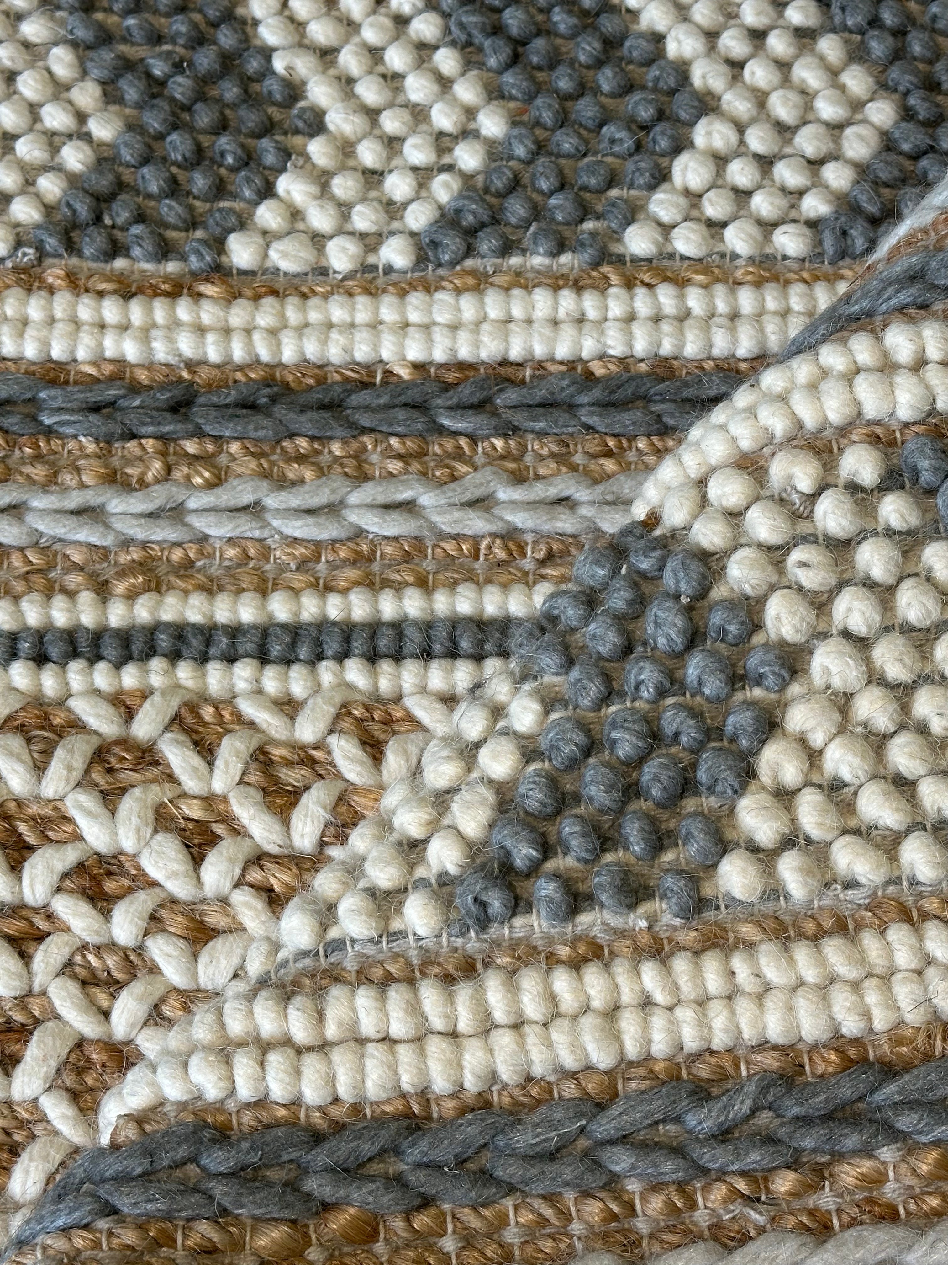 Republique Handwoven Jute and Wool Natural Rug (Multiple Sizes)