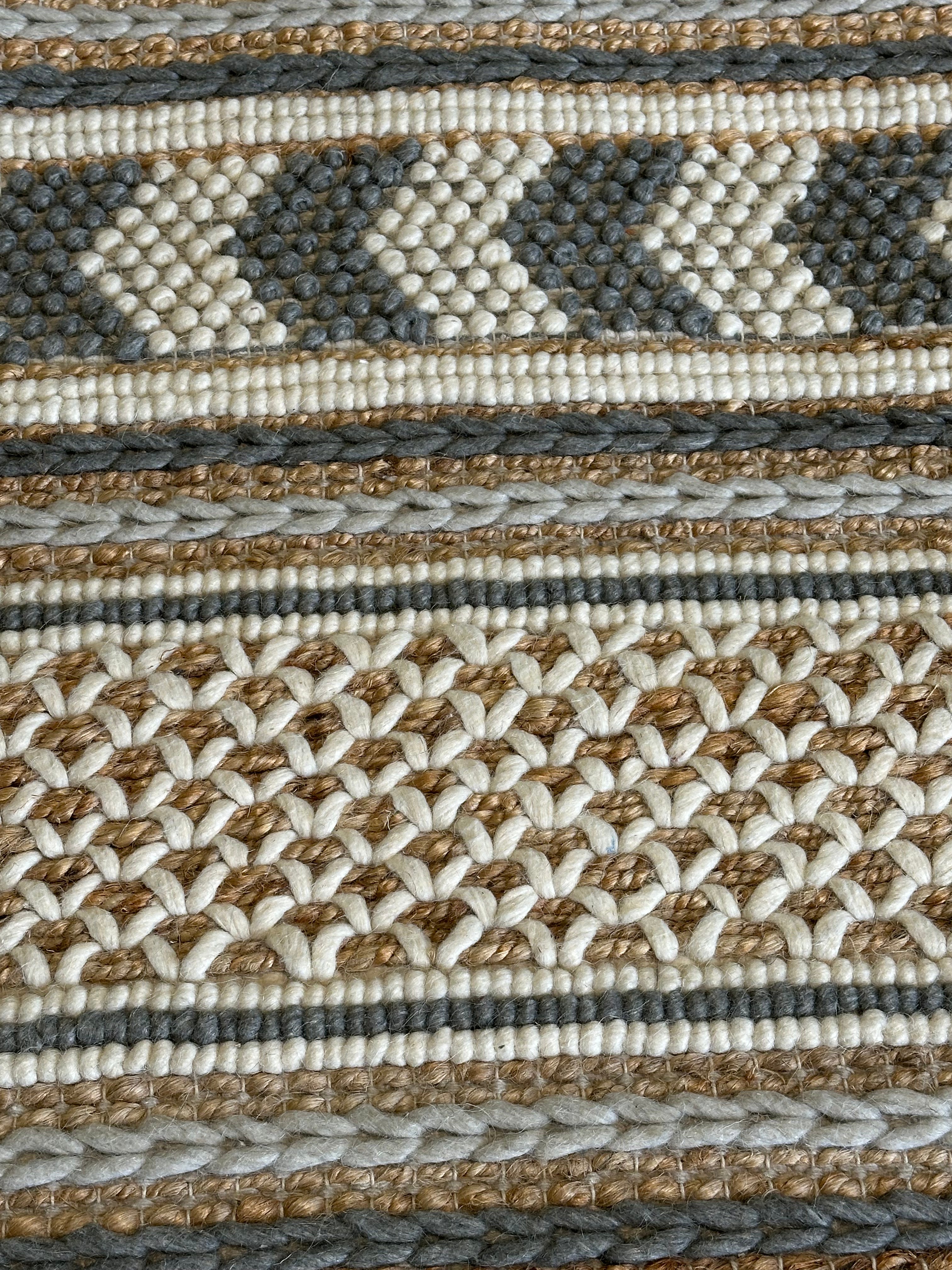 Republique Handwoven Jute and Wool Natural Rug (Multiple Sizes)