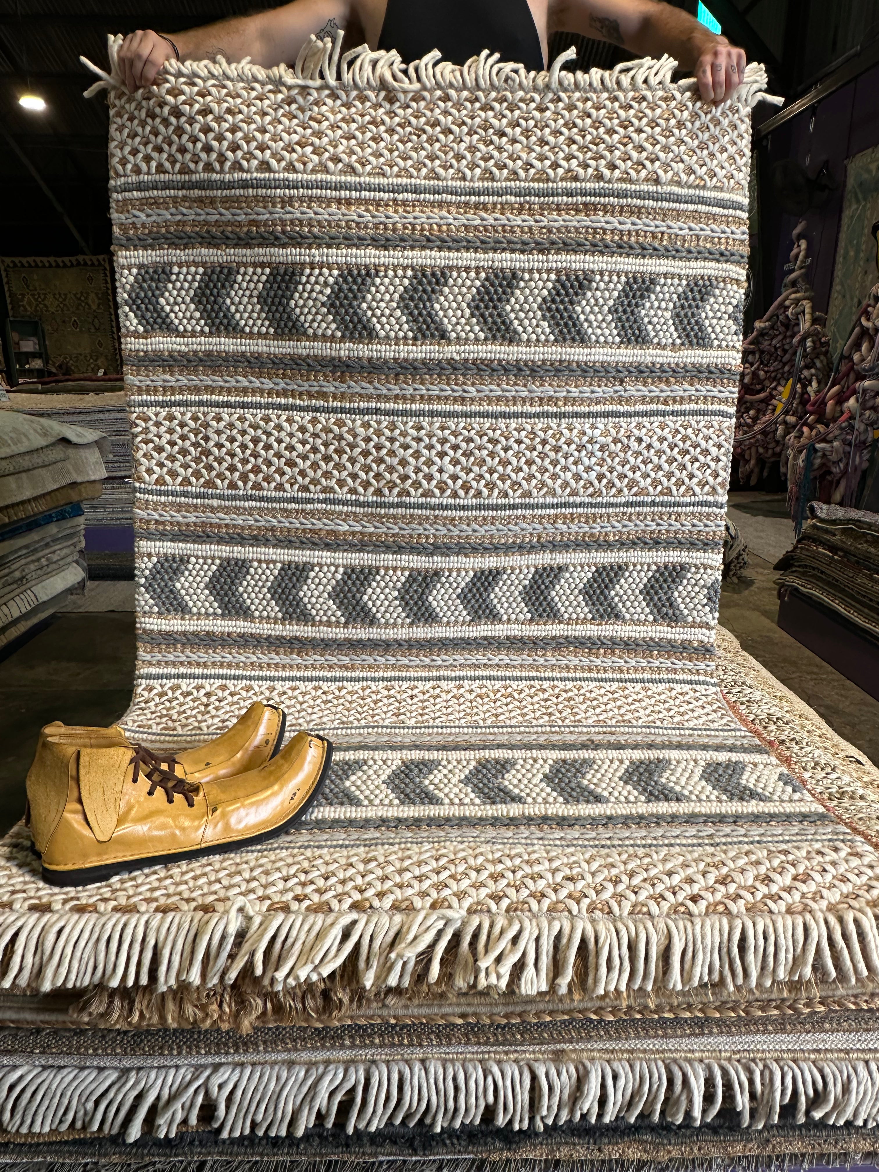 Republique Handwoven Jute and Wool Natural Rug (Multiple Sizes)