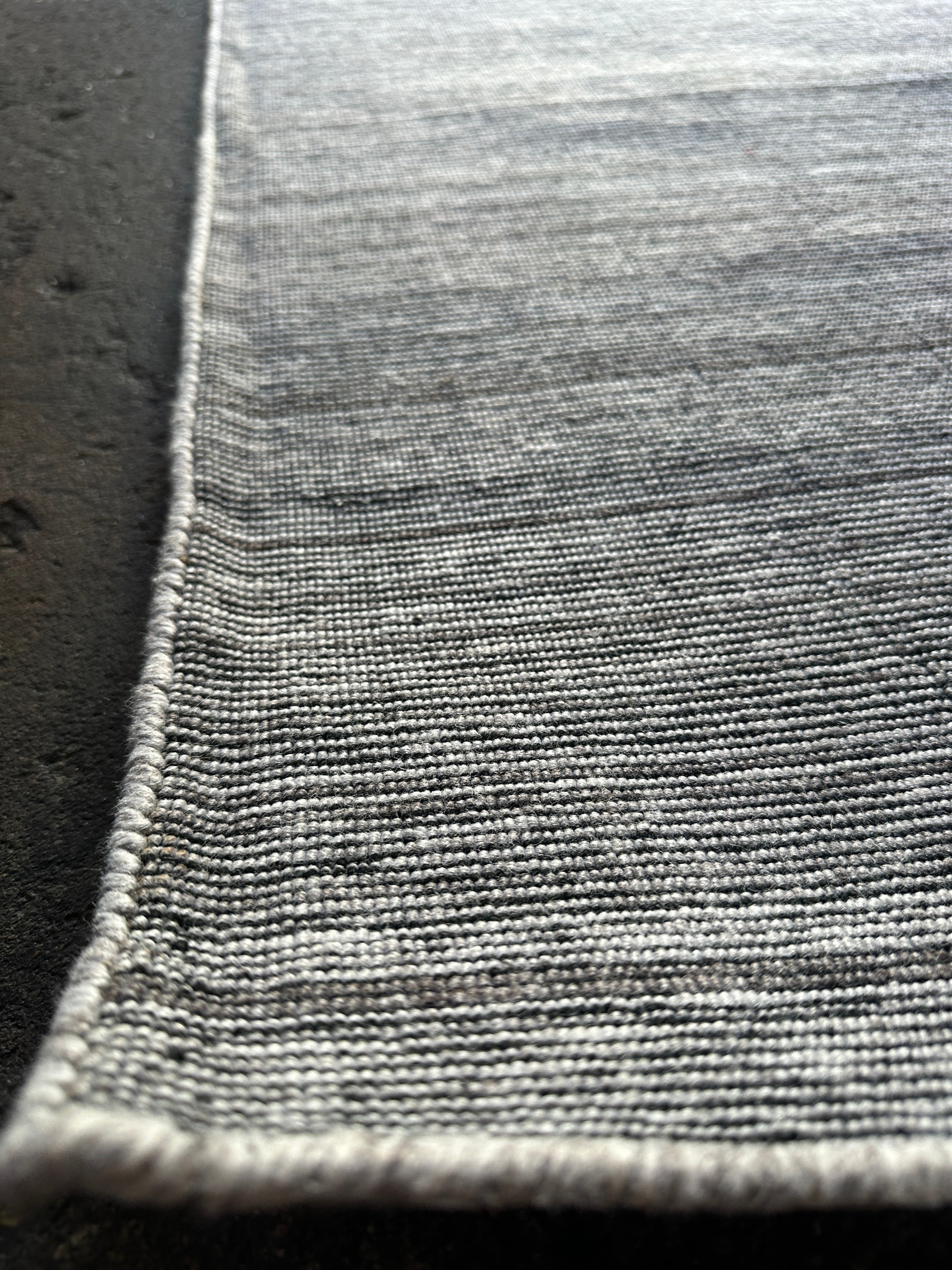 Brandon Walsh 5.3x7.6 Handwoven Durrie Silver and Grey