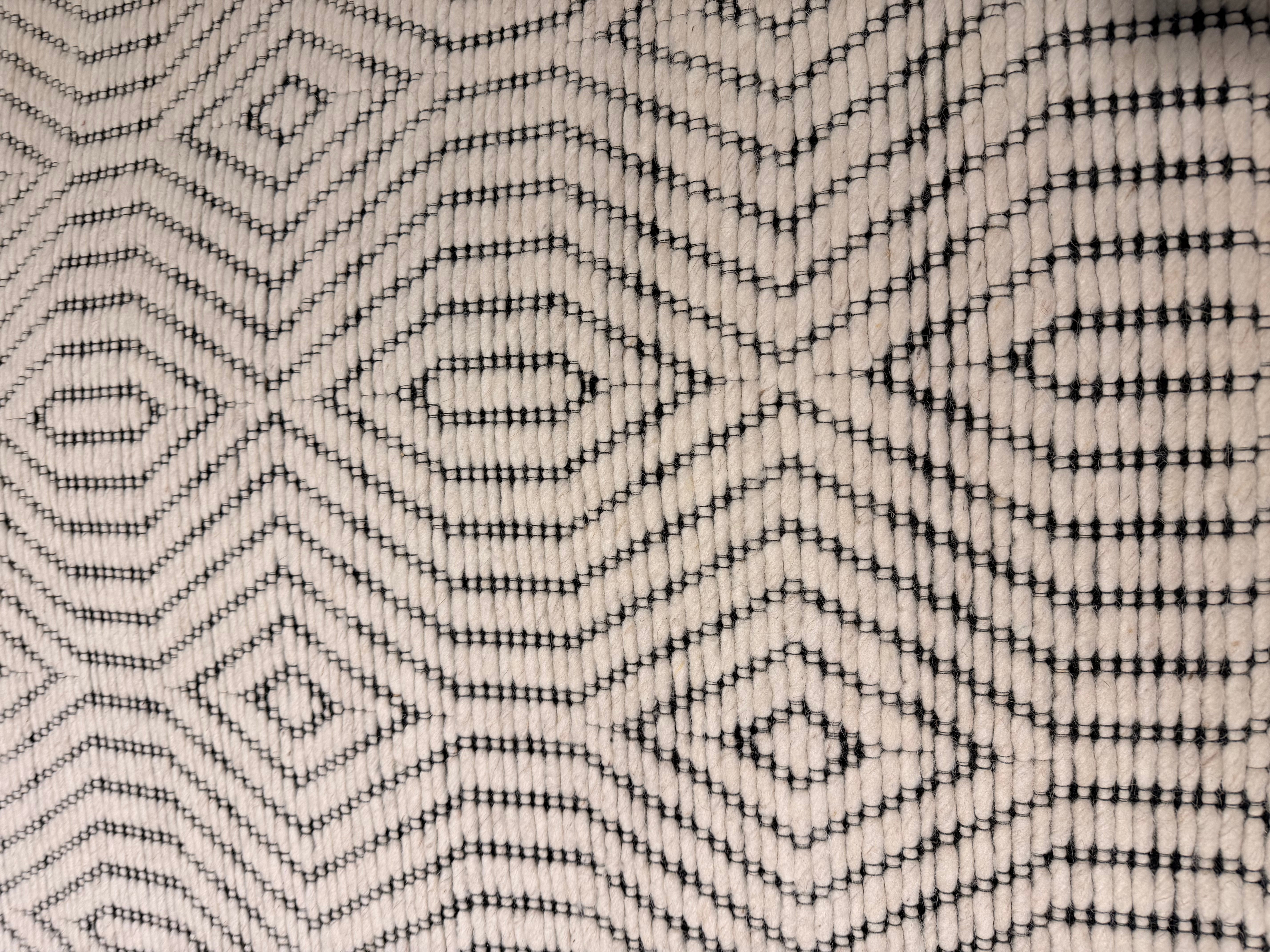 Luke 7.9x10 Handwoven Ivory & Grey Jacquard Durrie