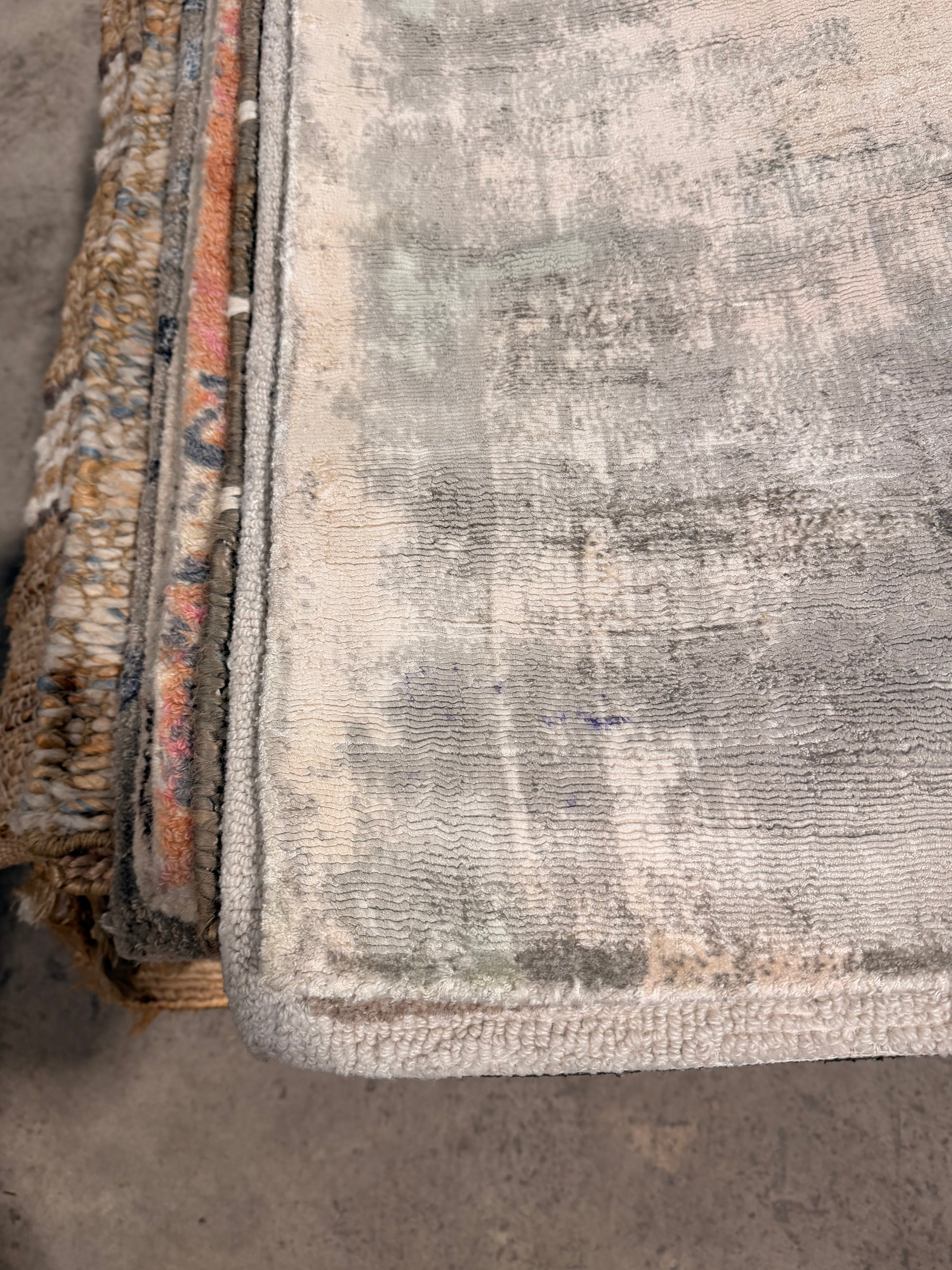 Ian Handwoven Silver & Grey Modern Viscose (Multiple Sizes)