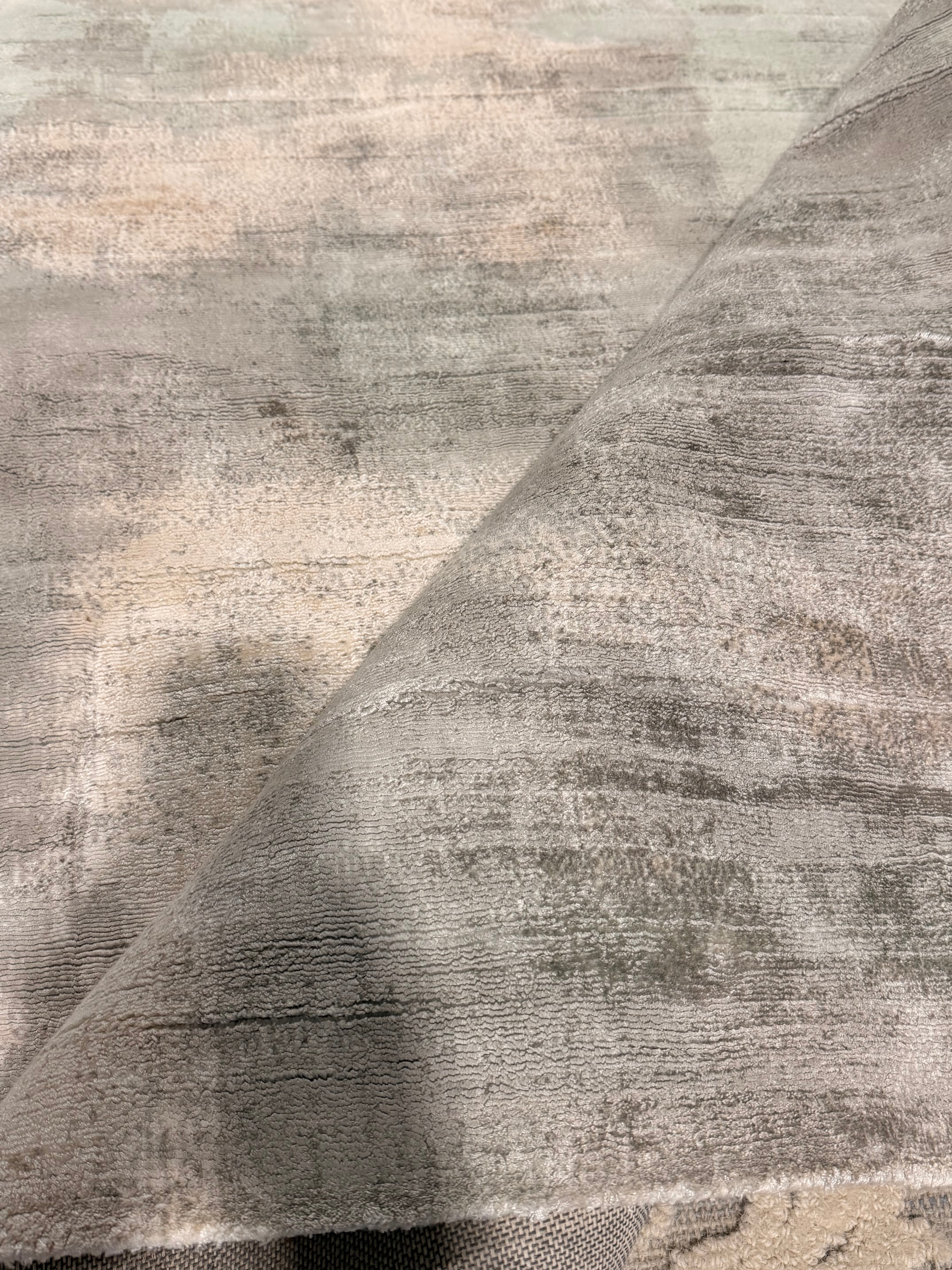 Ian Handwoven Silver & Grey Modern Viscose (Multiple Sizes)