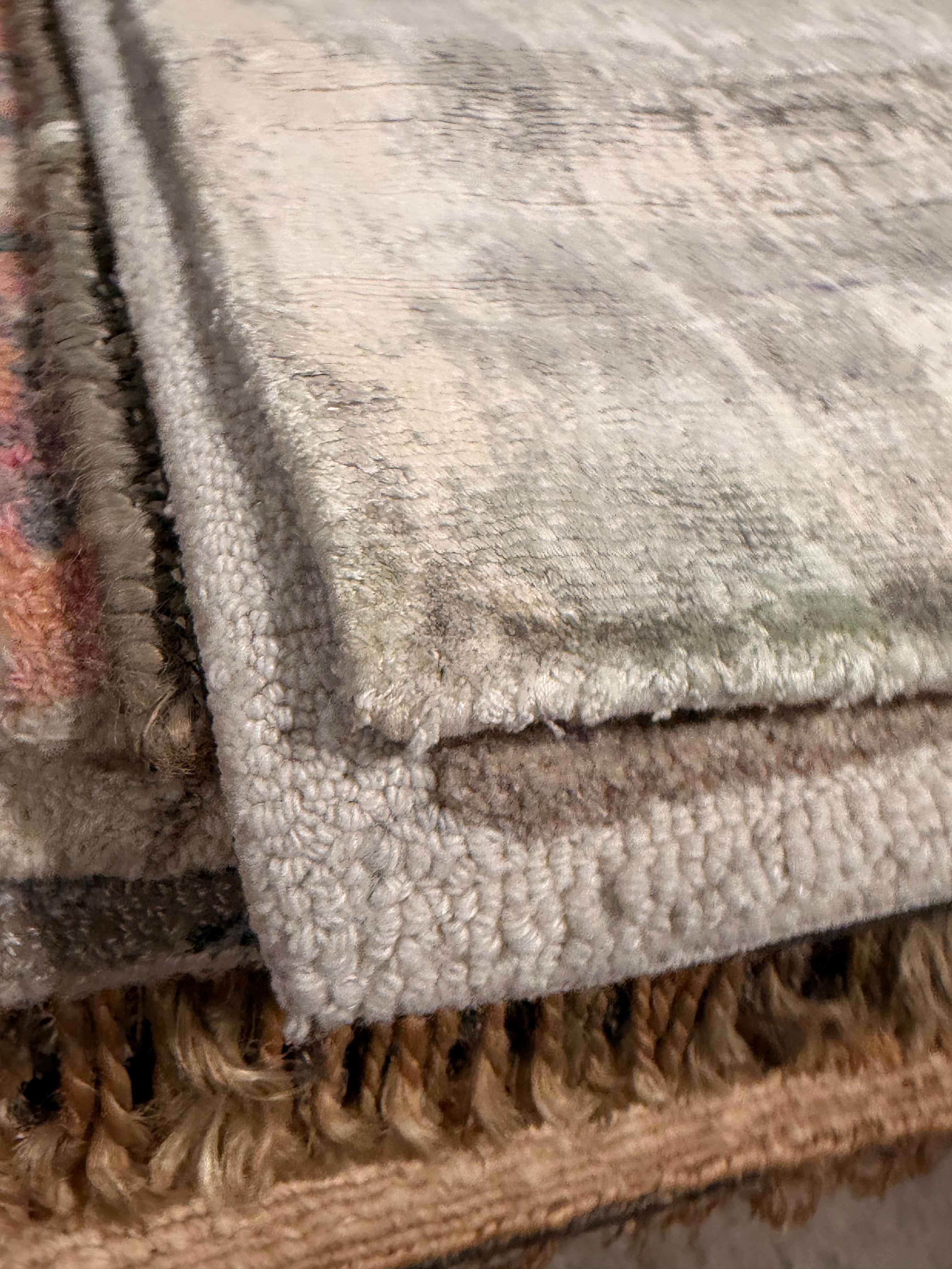 Ian Handwoven Silver & Grey Modern Viscose (Multiple Sizes)