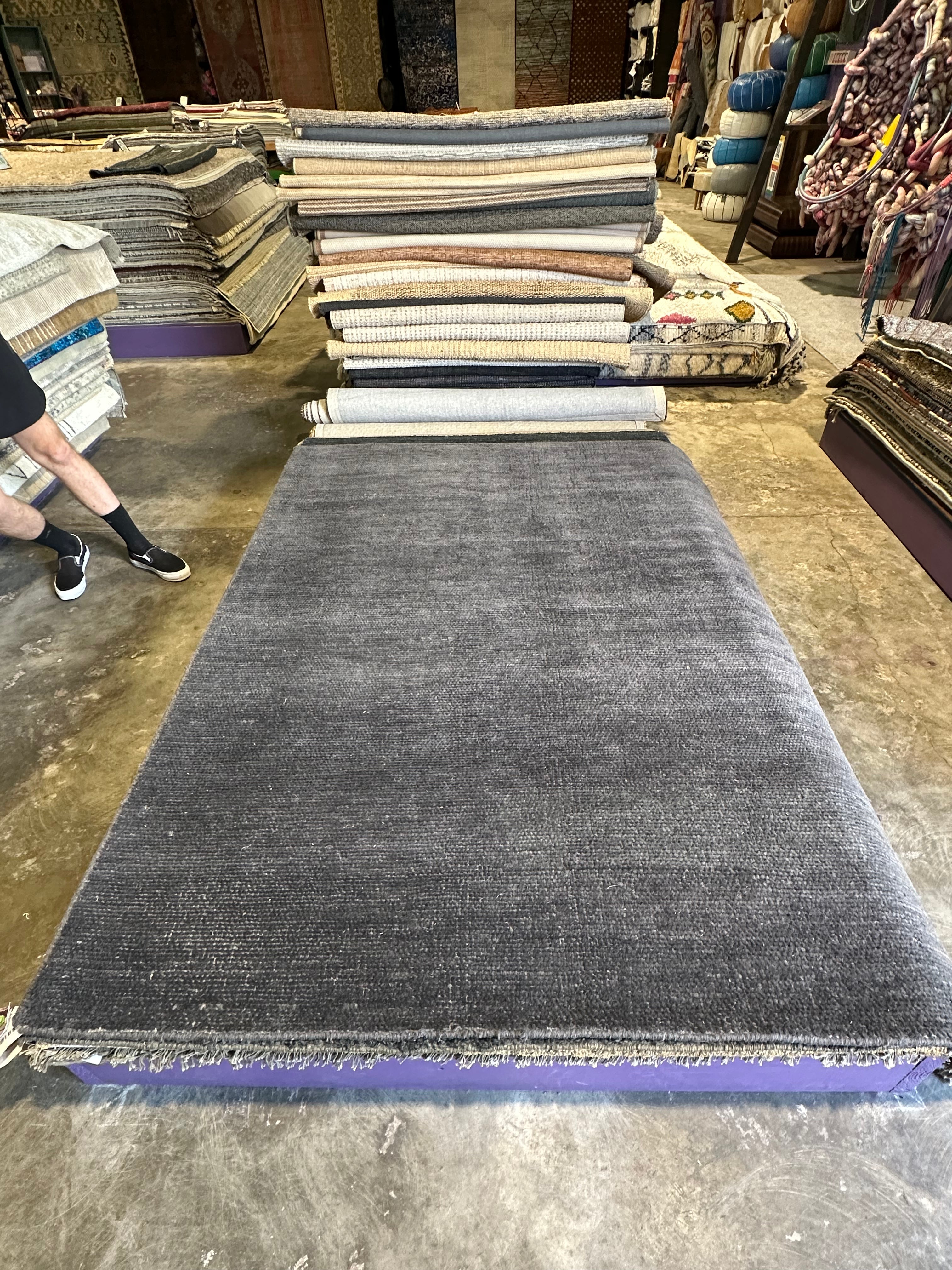 Phillip Gray 5.6x7.6 Dark Grey Handwoven Rug
