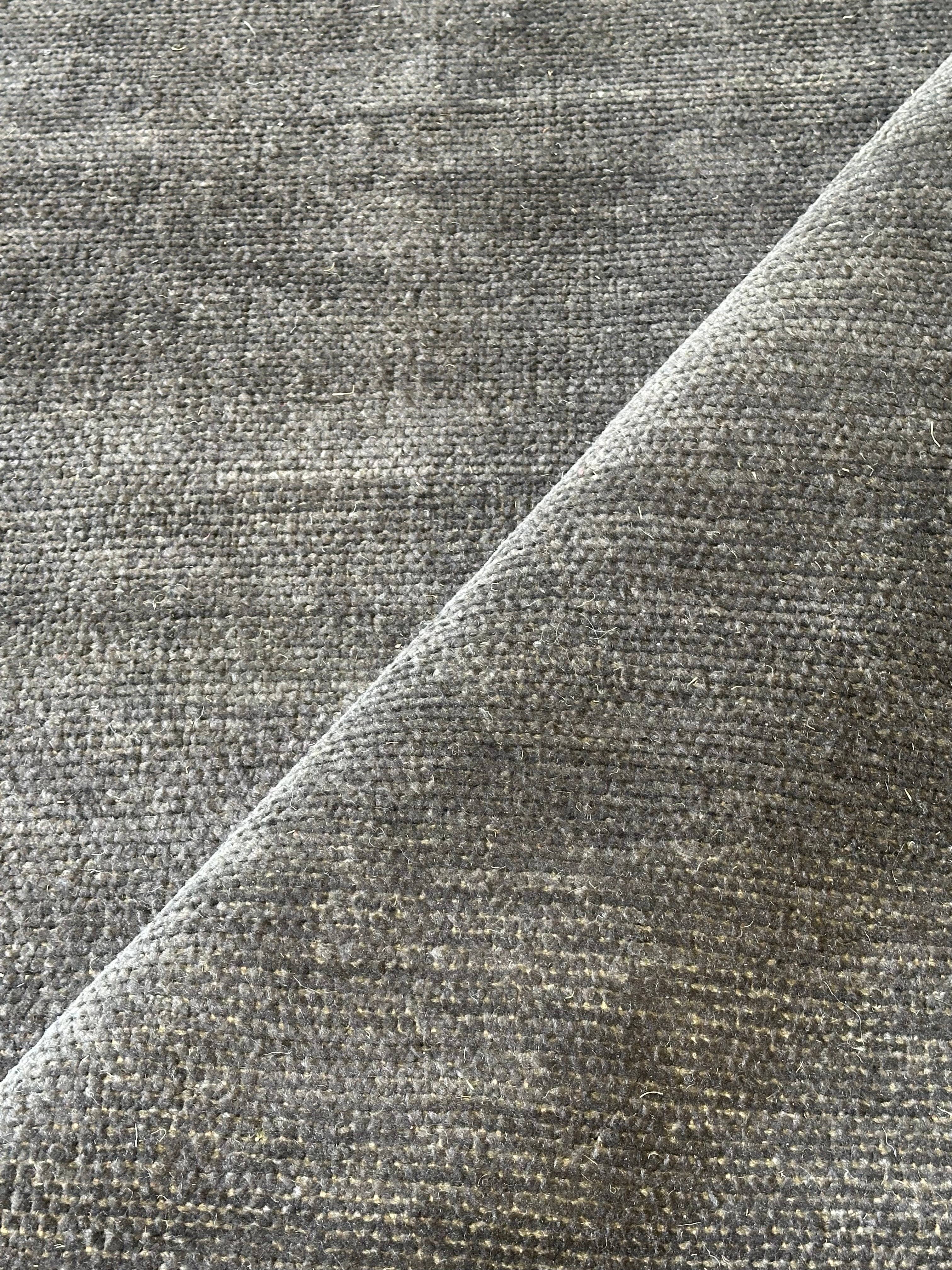 Phillip Gray 5.6x7.6 Dark Grey Handwoven Rug