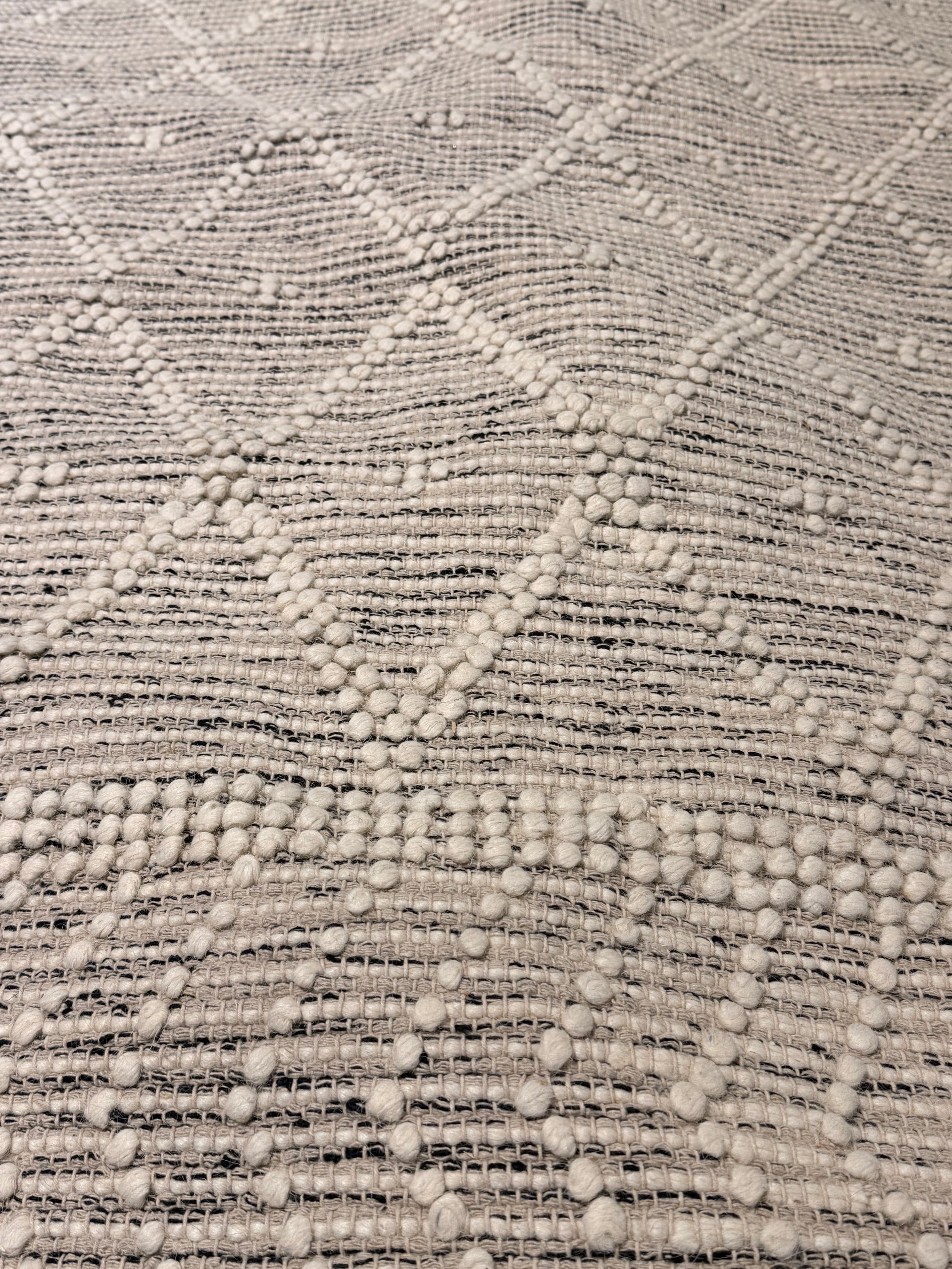 Peanut Butter and Jelly 7.6 x 9.3 Ivory and Natural Hand-Tufted Rug