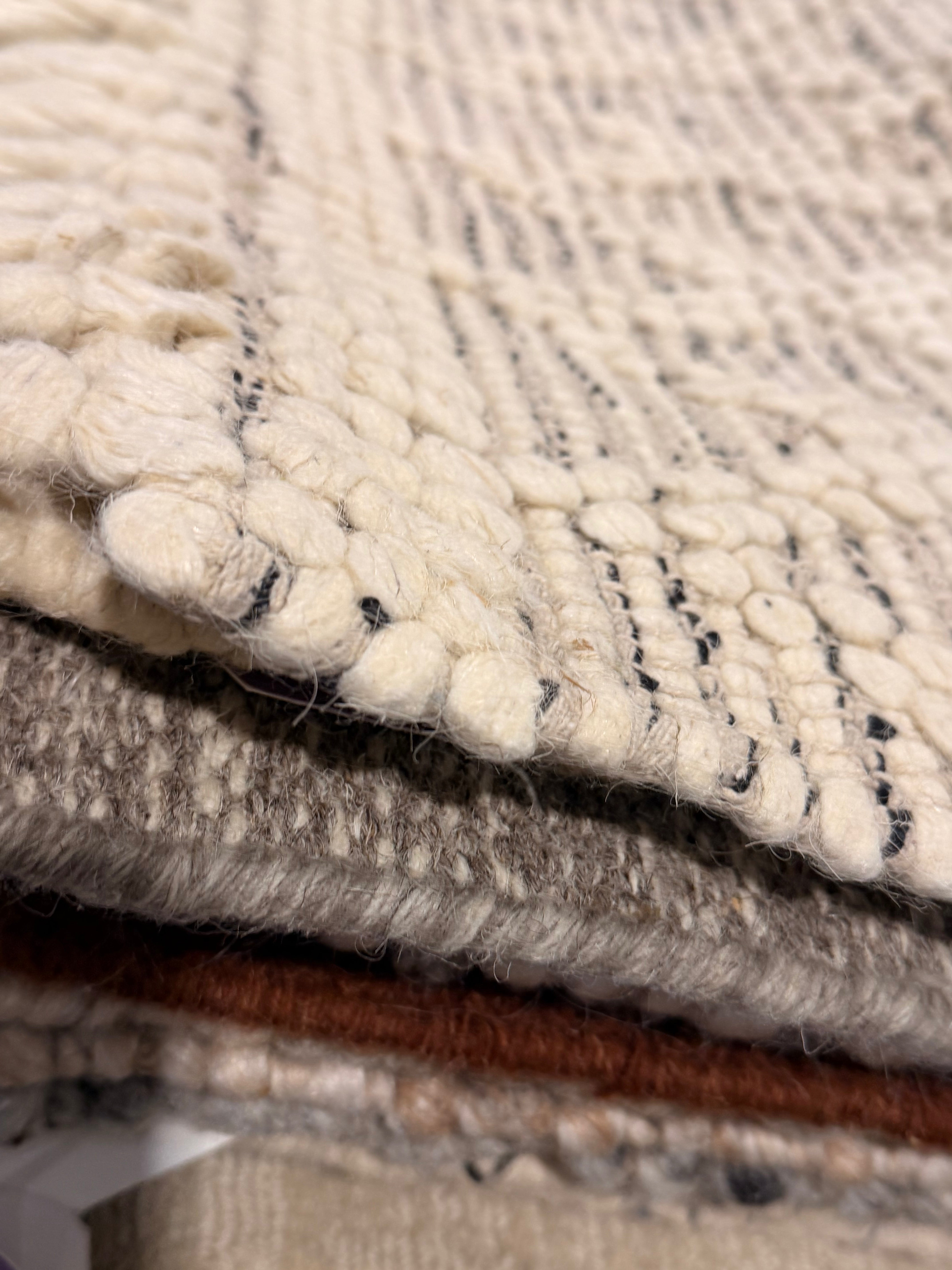 Peanut Butter and Jelly 7.6 x 9.3 Ivory and Natural Hand-Tufted Rug