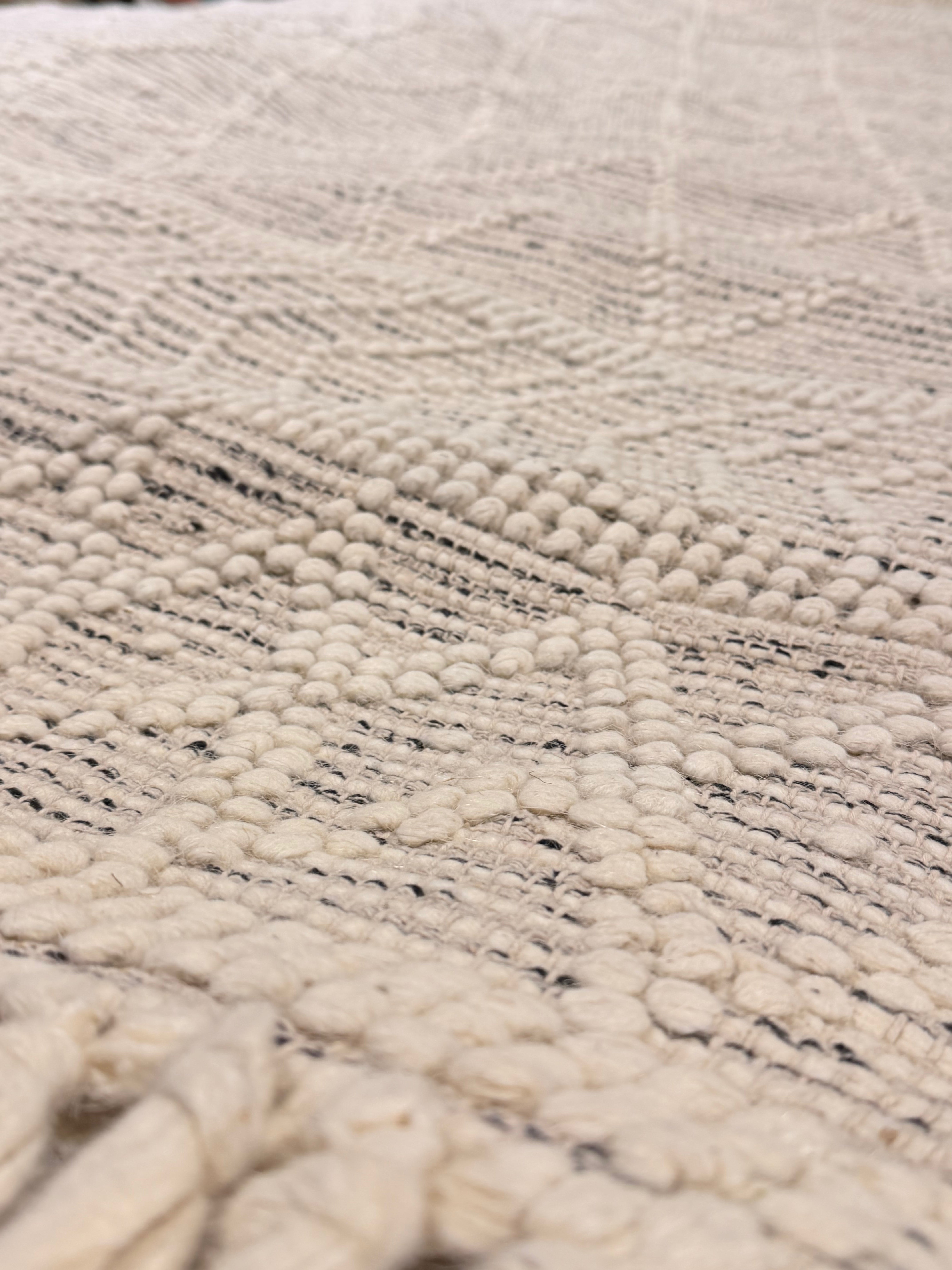 Peanut Butter and Jelly 7.6 x 9.3 Ivory and Natural Hand-Tufted Rug