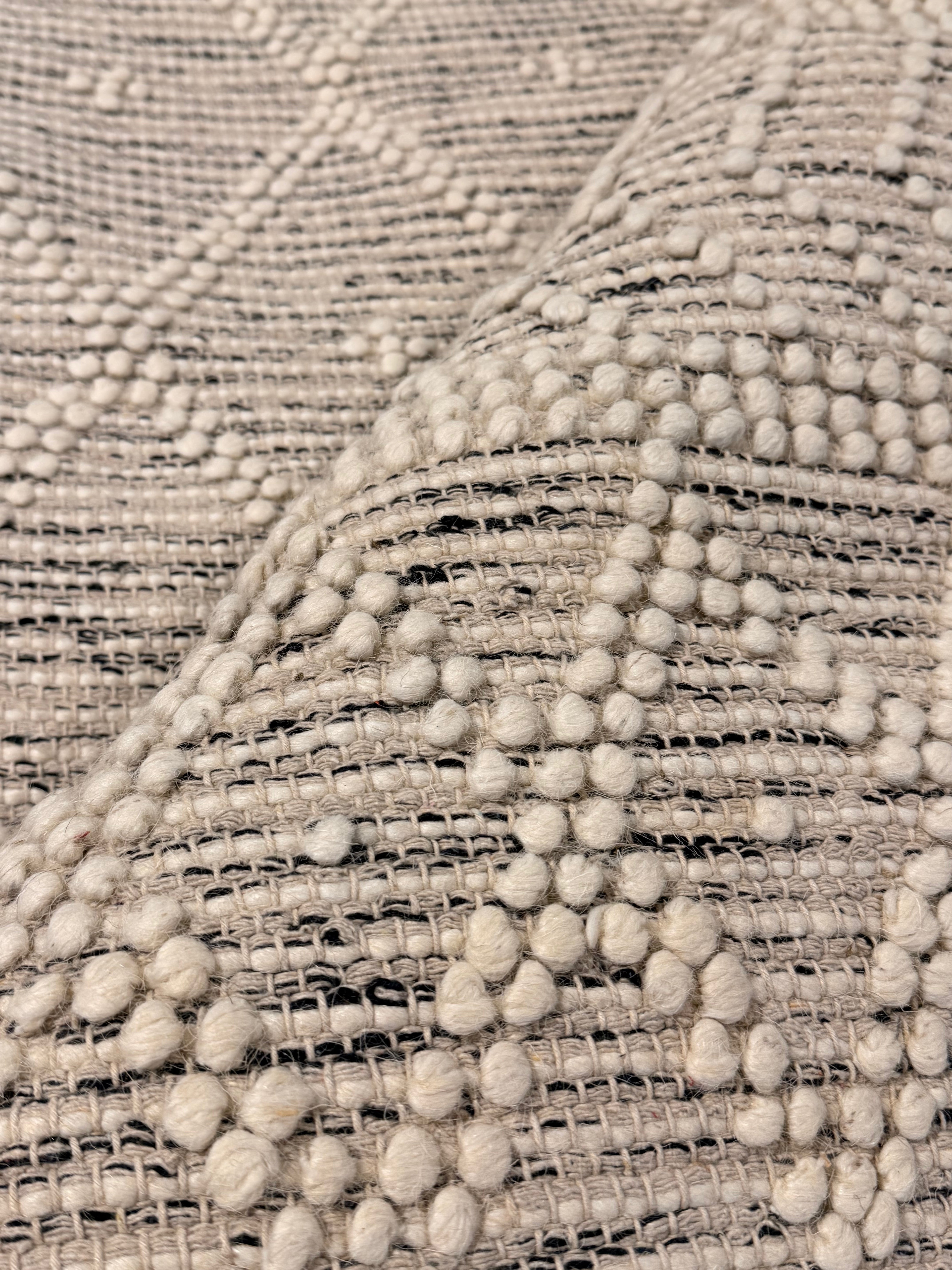 Peanut Butter and Jelly 7.6 x 9.3 Ivory and Natural Hand-Tufted Rug